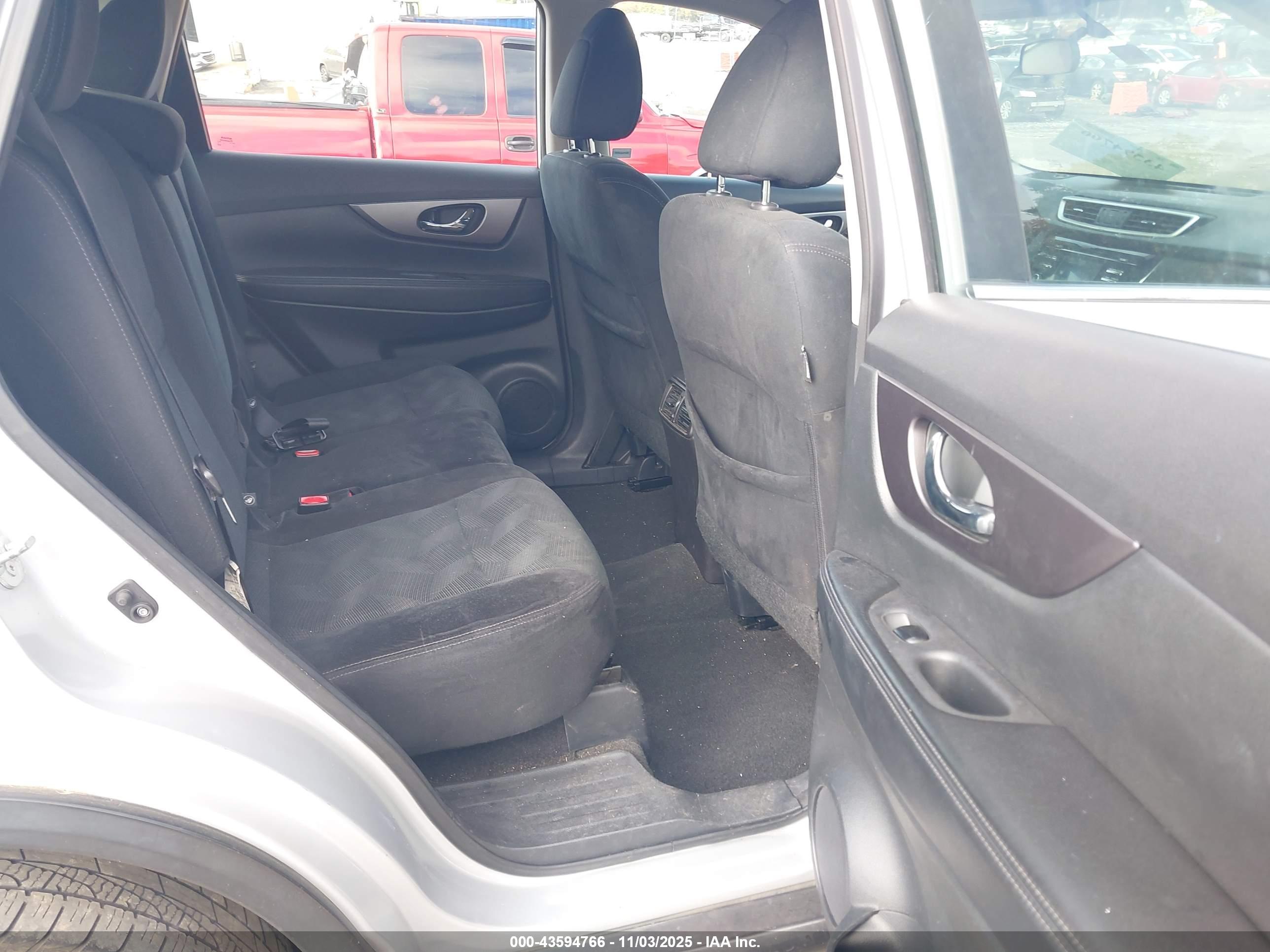 NISSAN ROGUE image 8