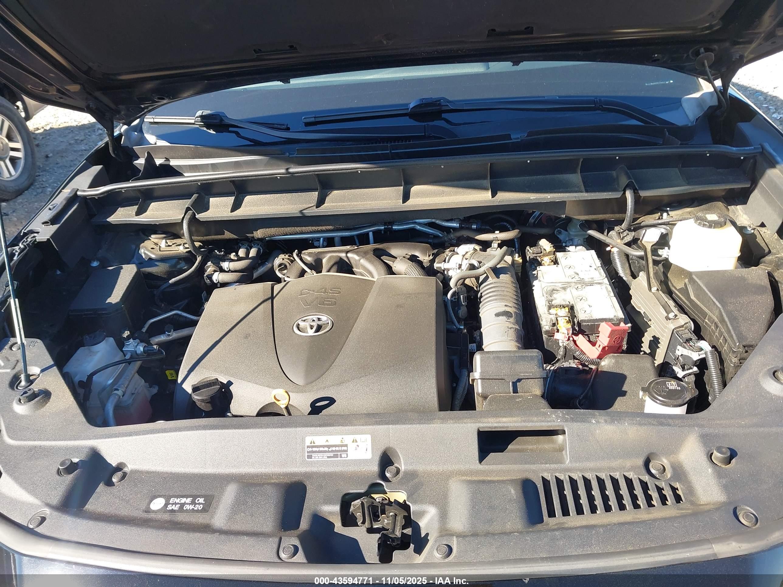 TOYOTA HIGHLANDER image 10