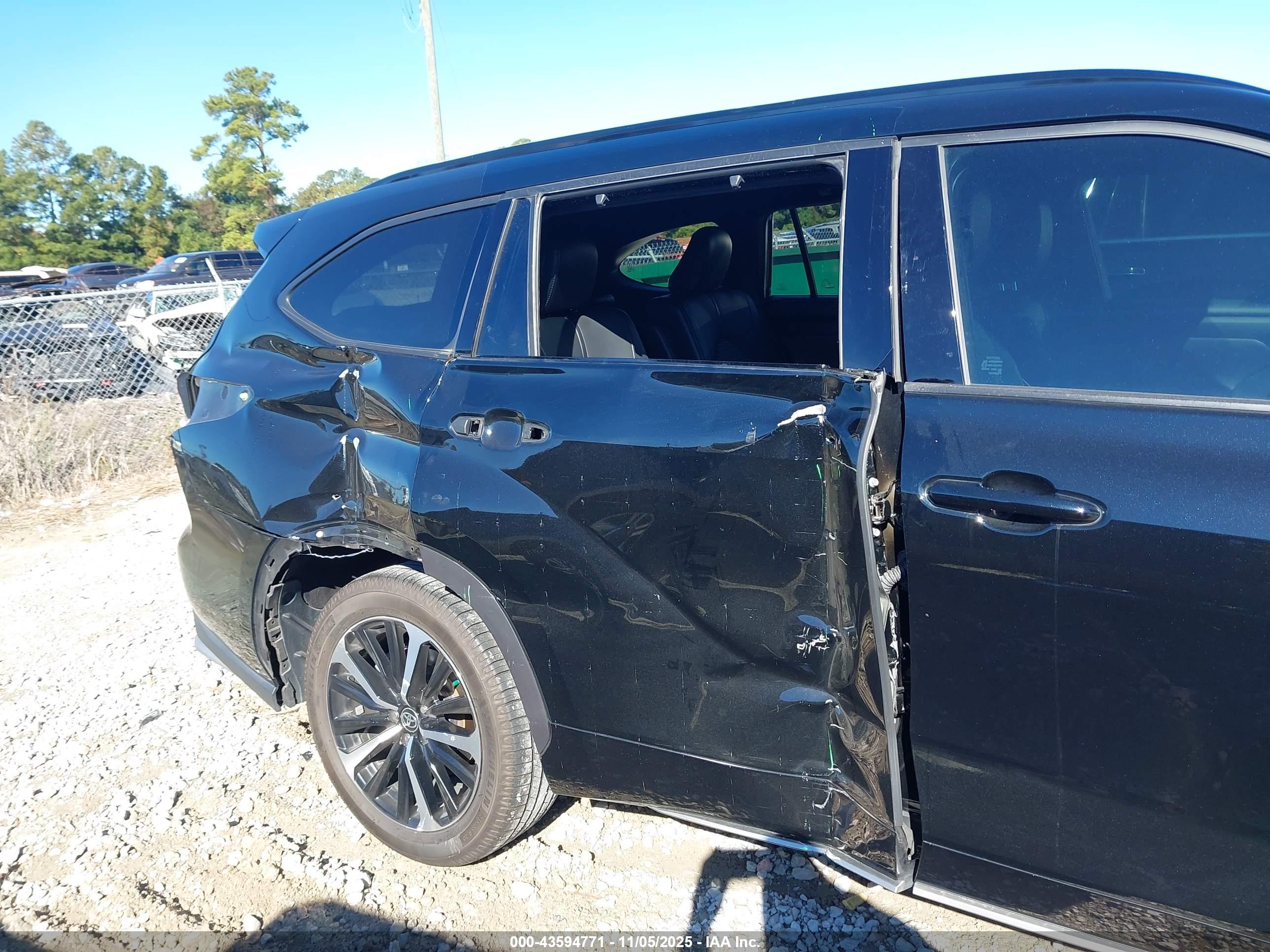 TOYOTA HIGHLANDER image 6