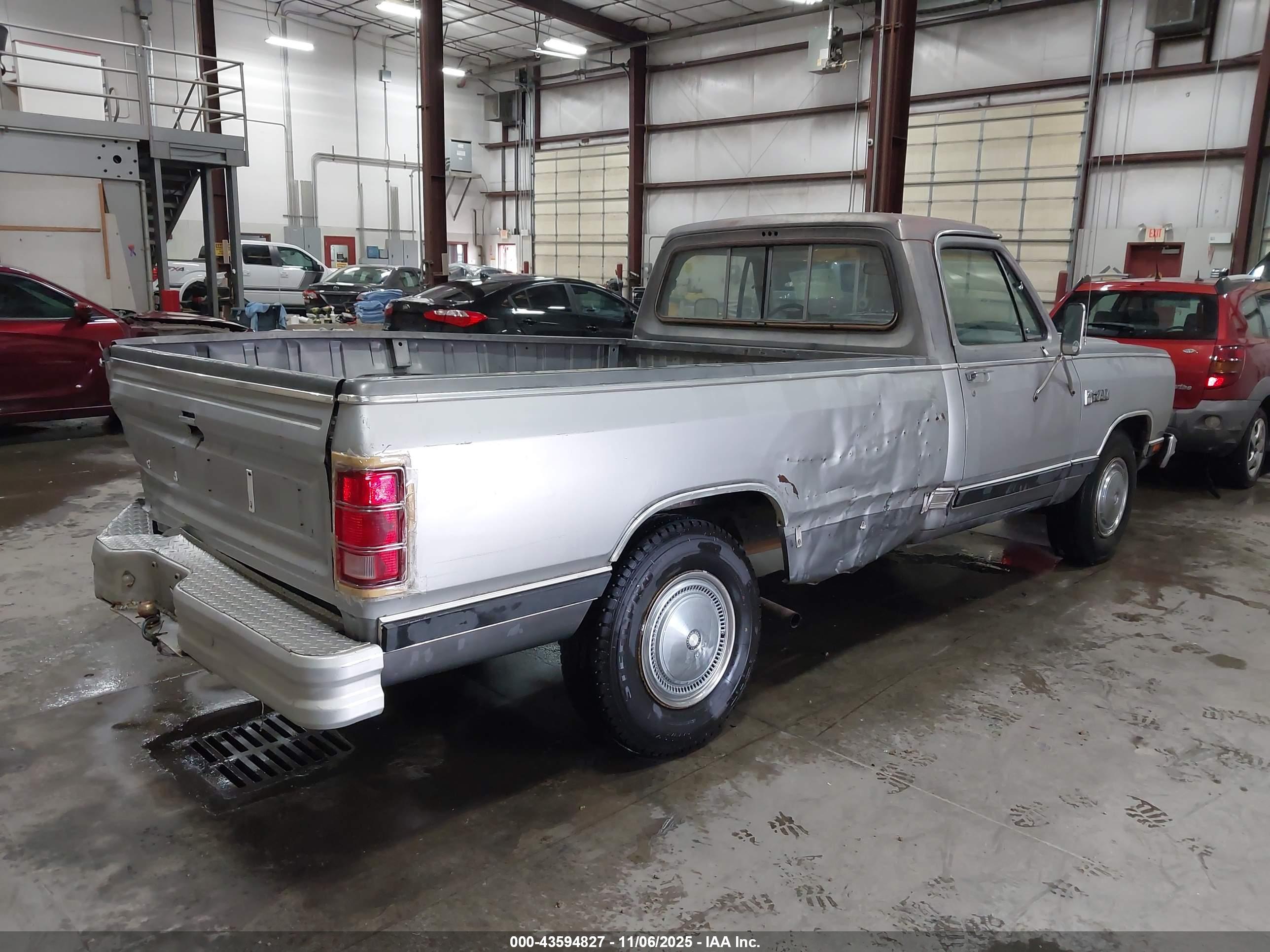 DODGE D-SERIES image 4