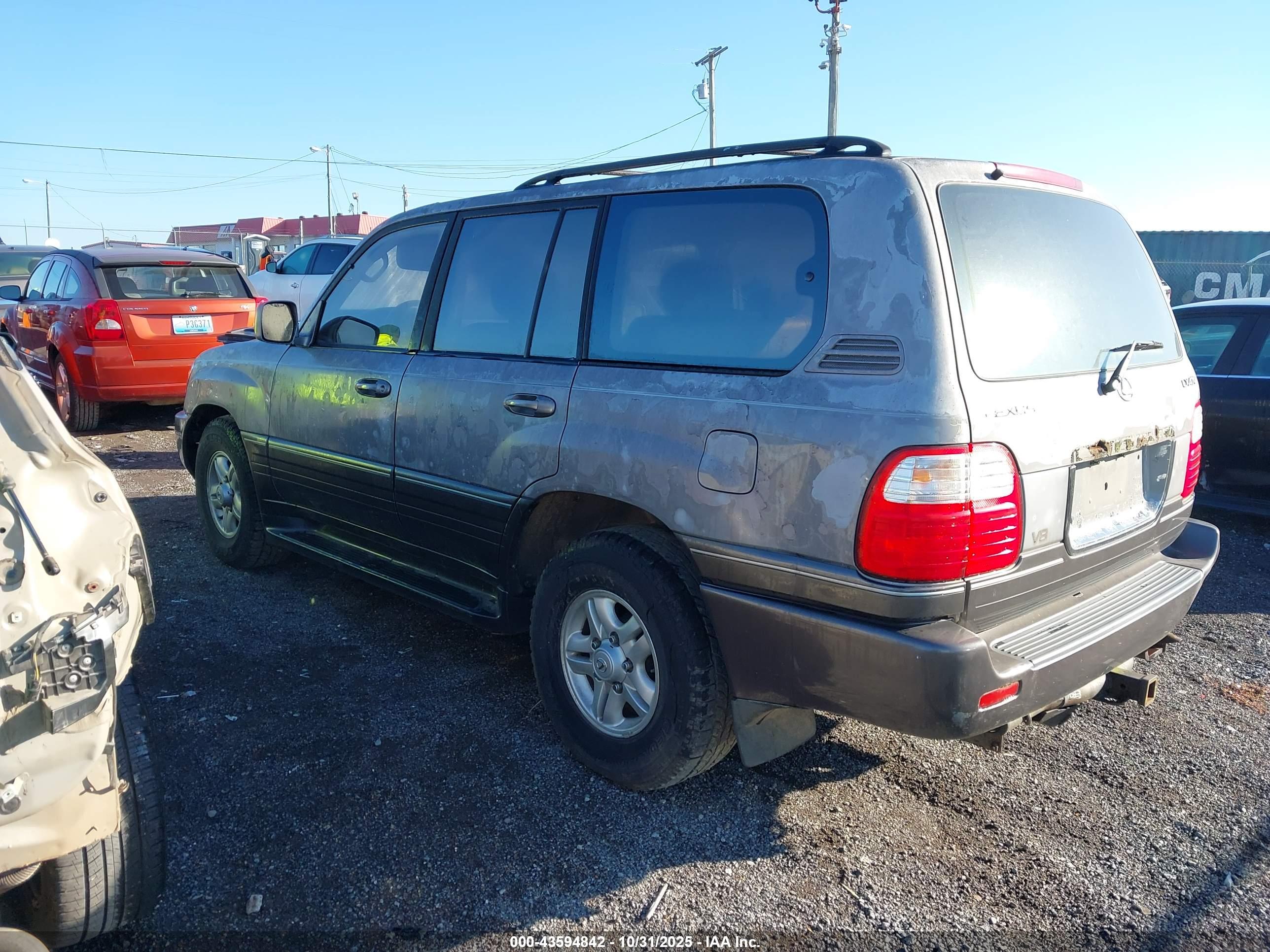 LEXUS LX image 3