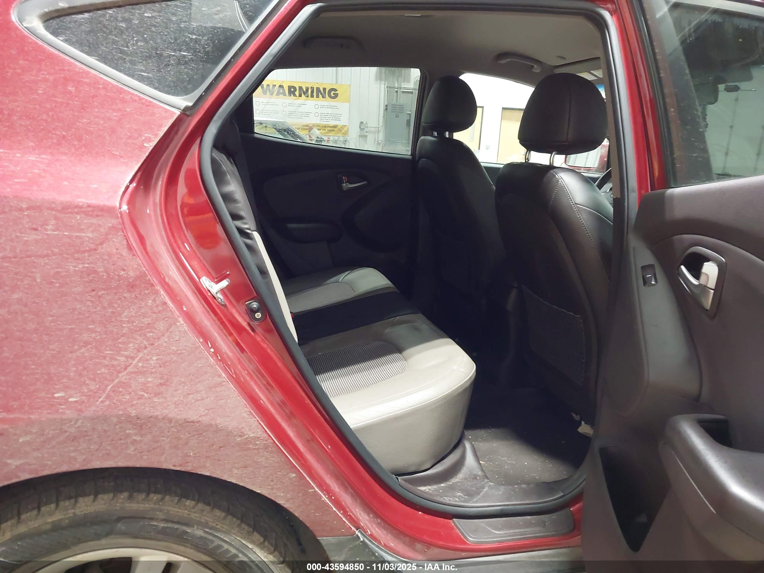 HYUNDAI TUCSON image 8