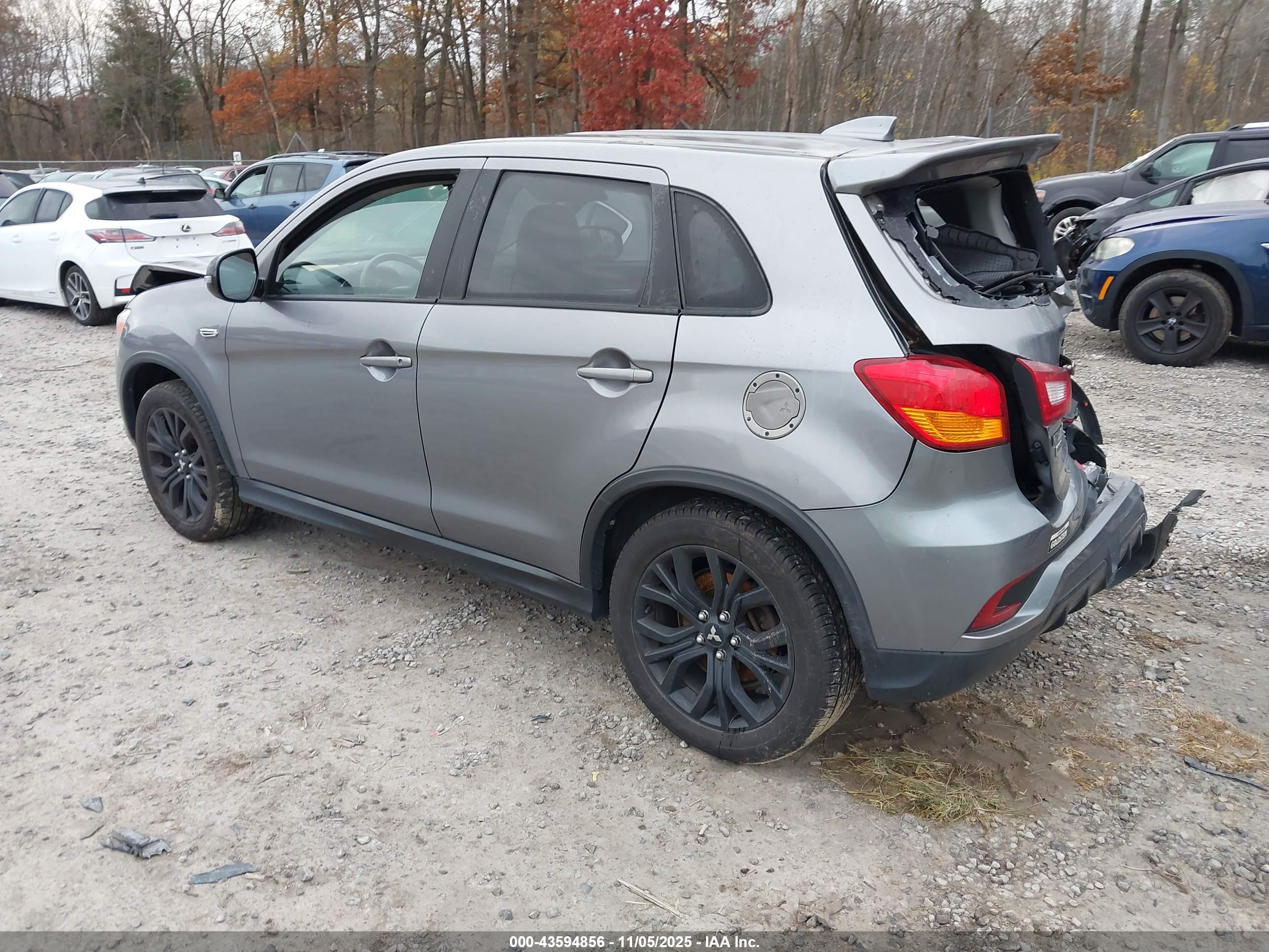 MITSUBISHI OUTLANDER image 3