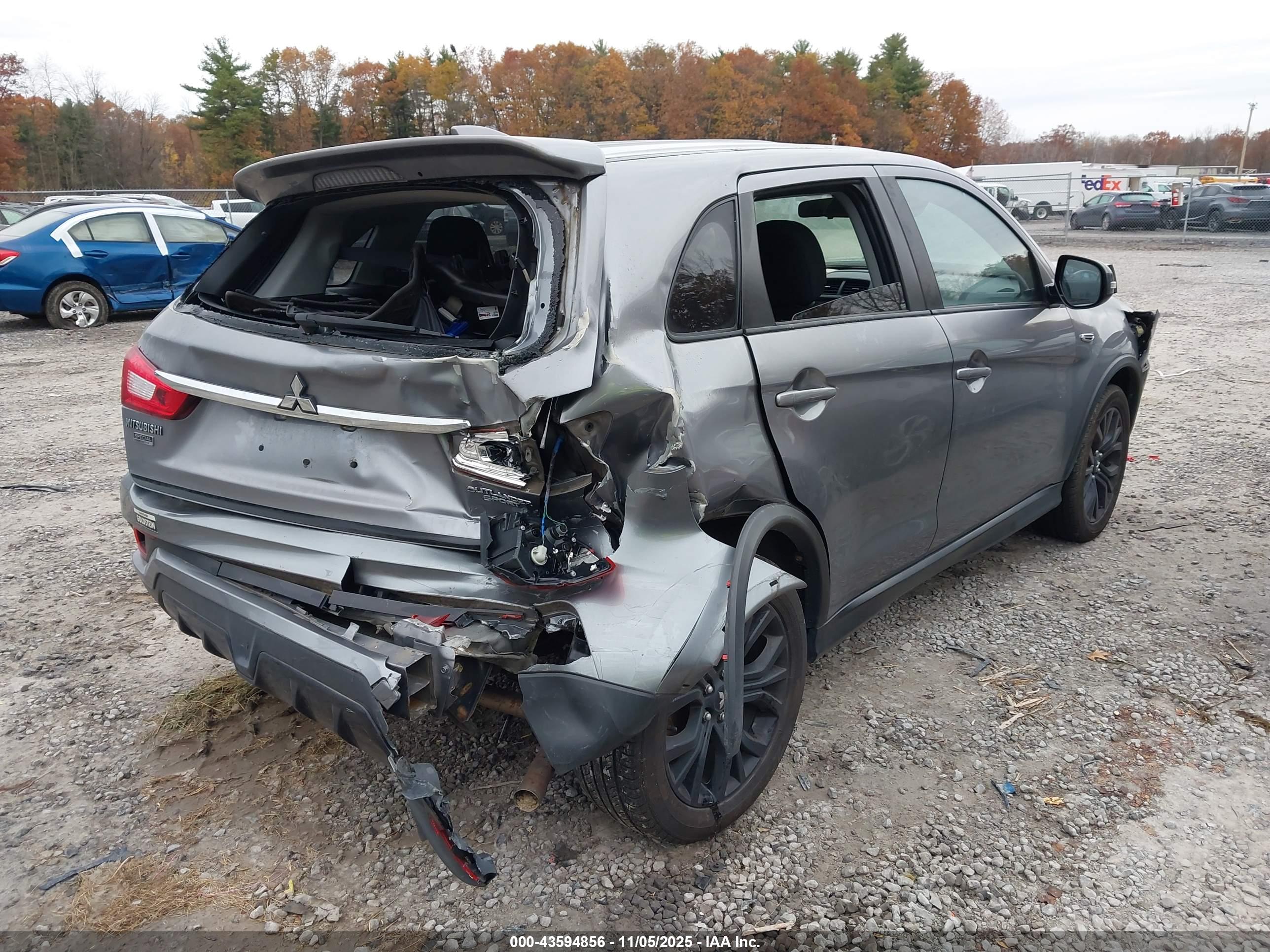 MITSUBISHI OUTLANDER image 4