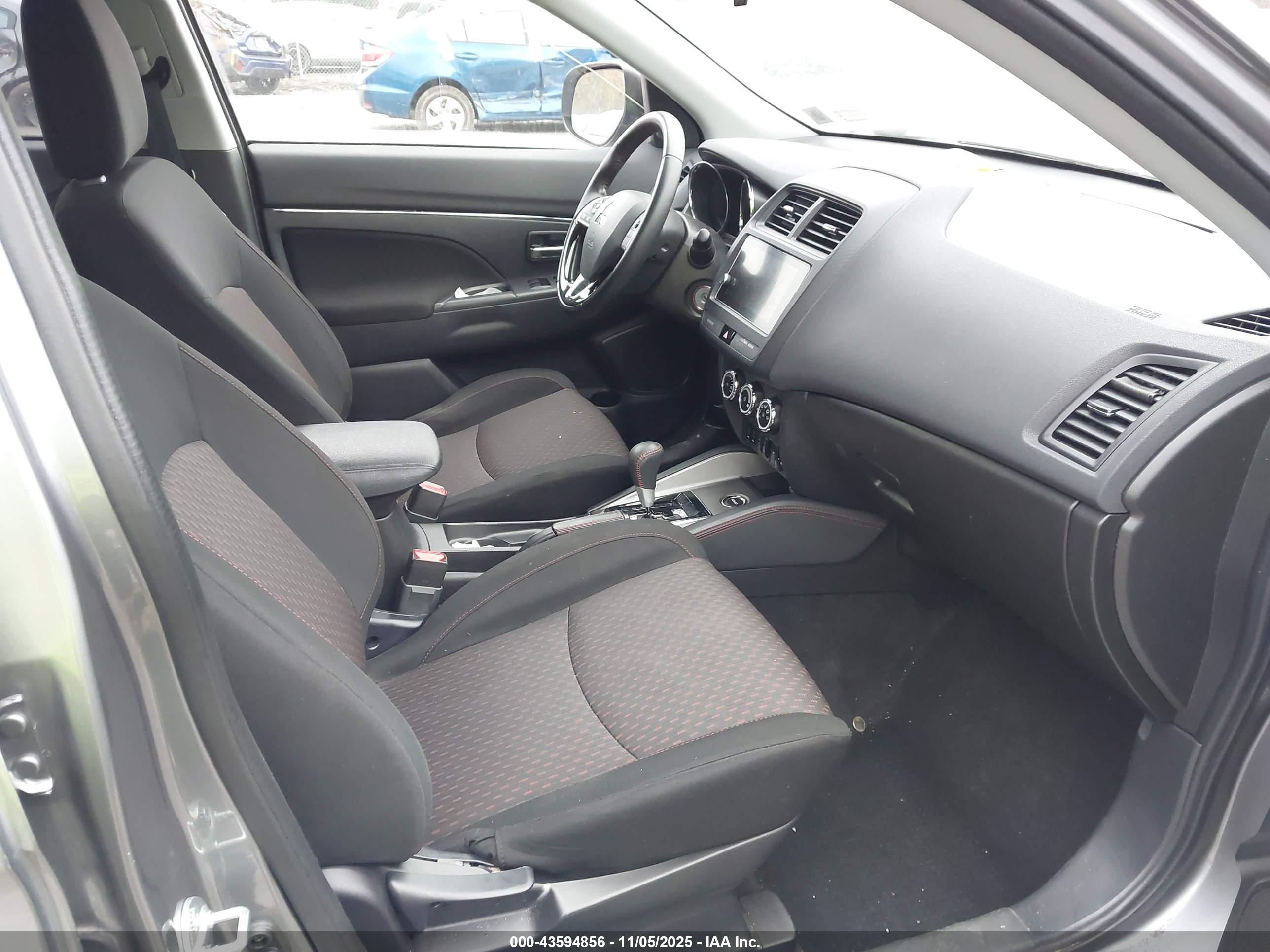 MITSUBISHI OUTLANDER image 5