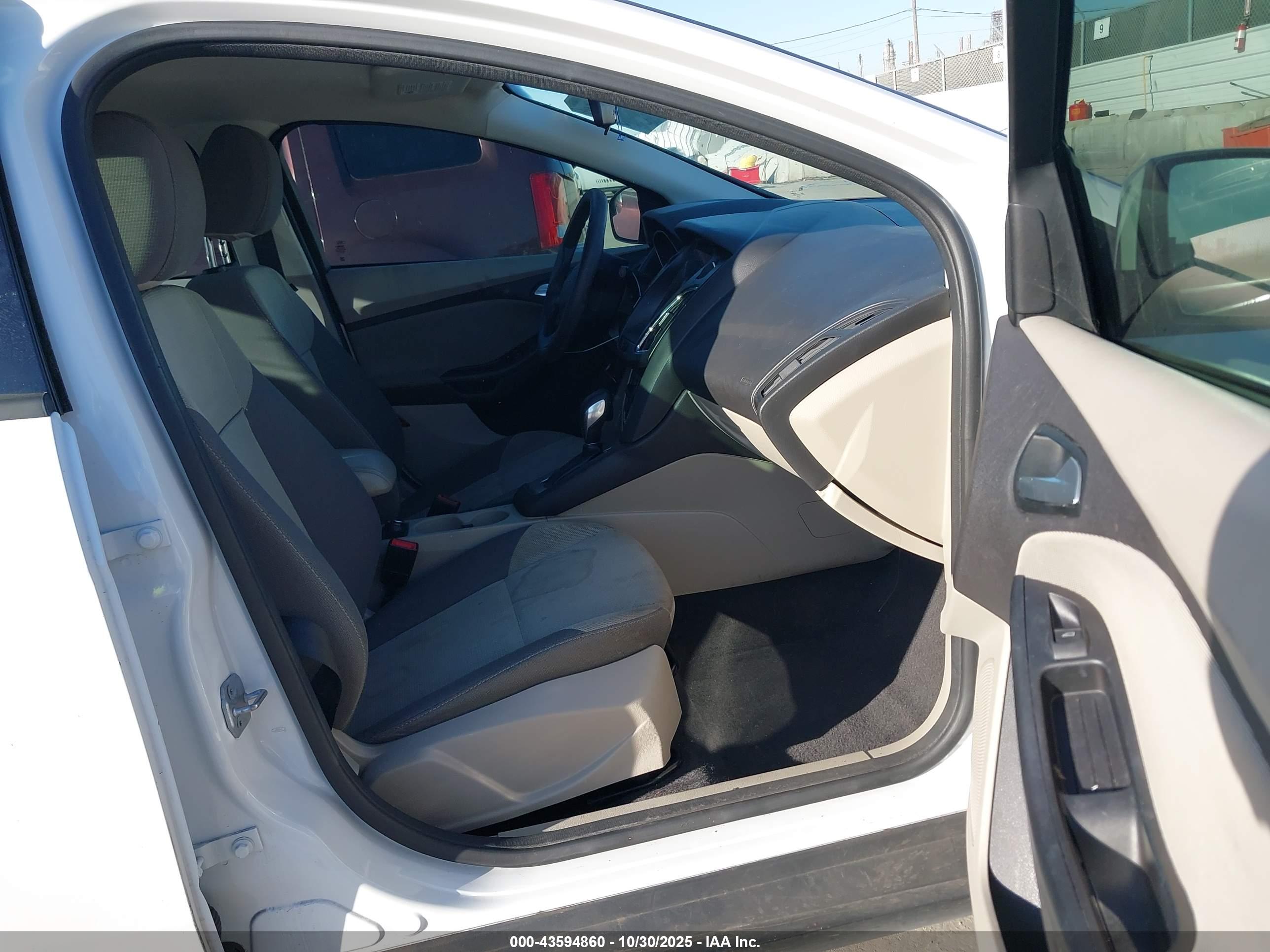FORD FOCUS image 5