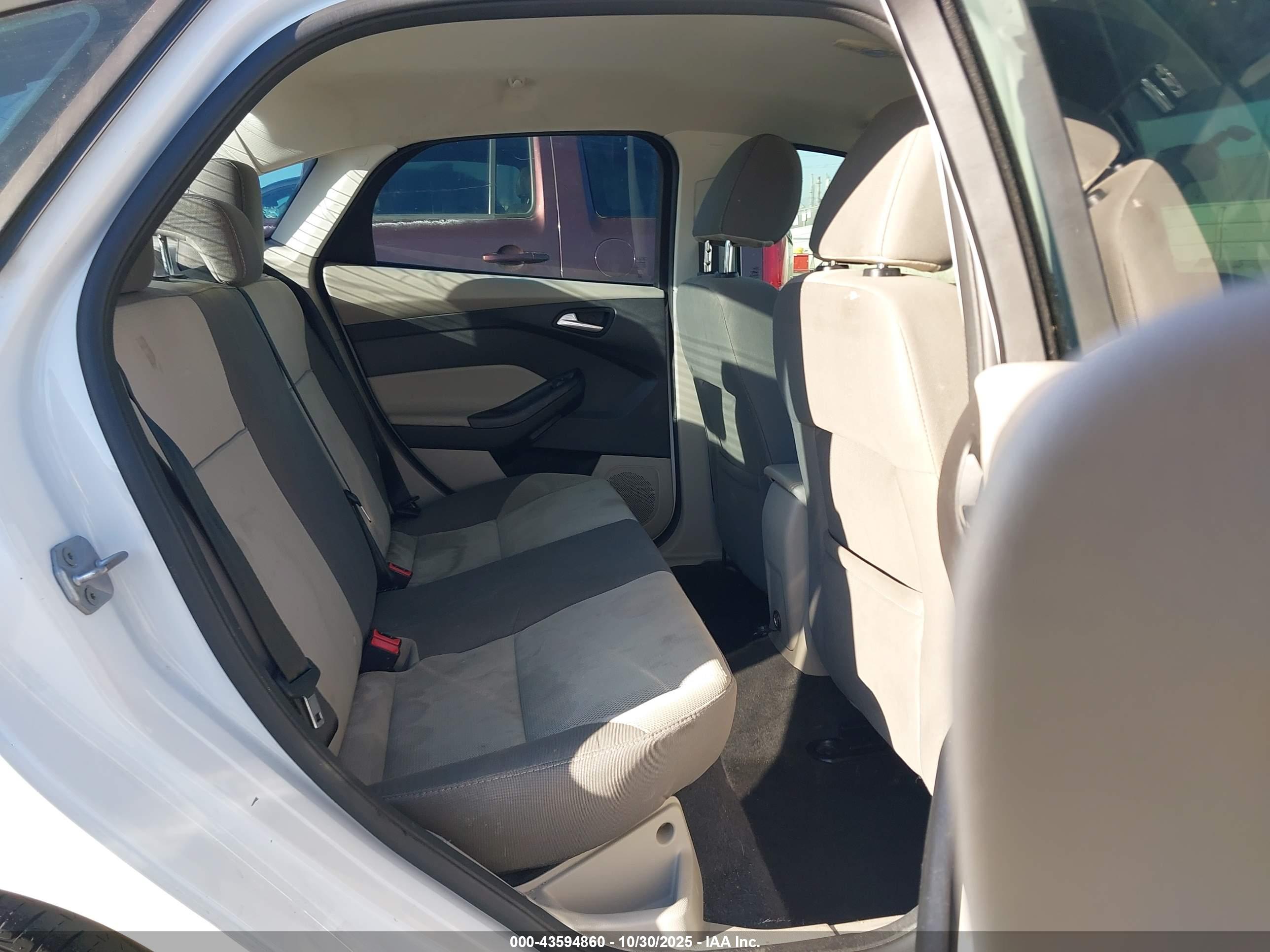 FORD FOCUS image 8