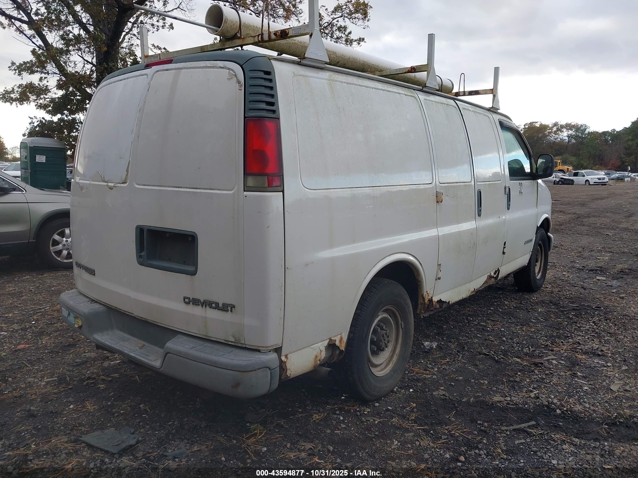 CHEVROLET EXPRESS image 4