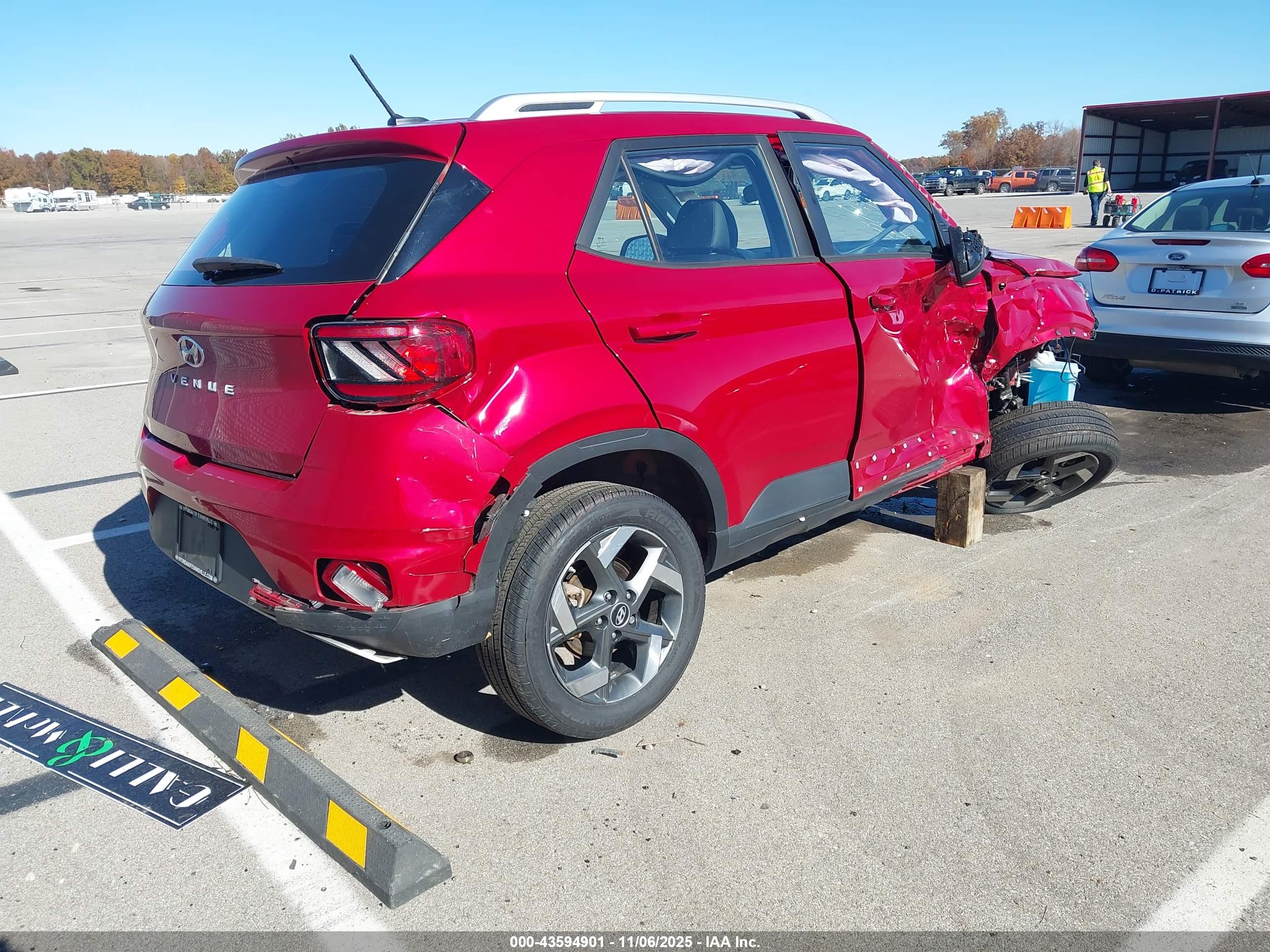 HYUNDAI VENUE image 4
