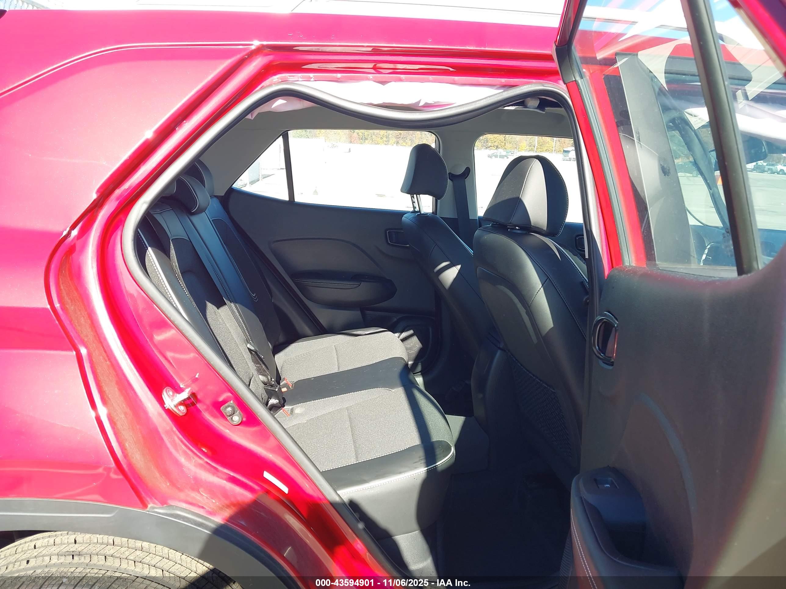 HYUNDAI VENUE image 8