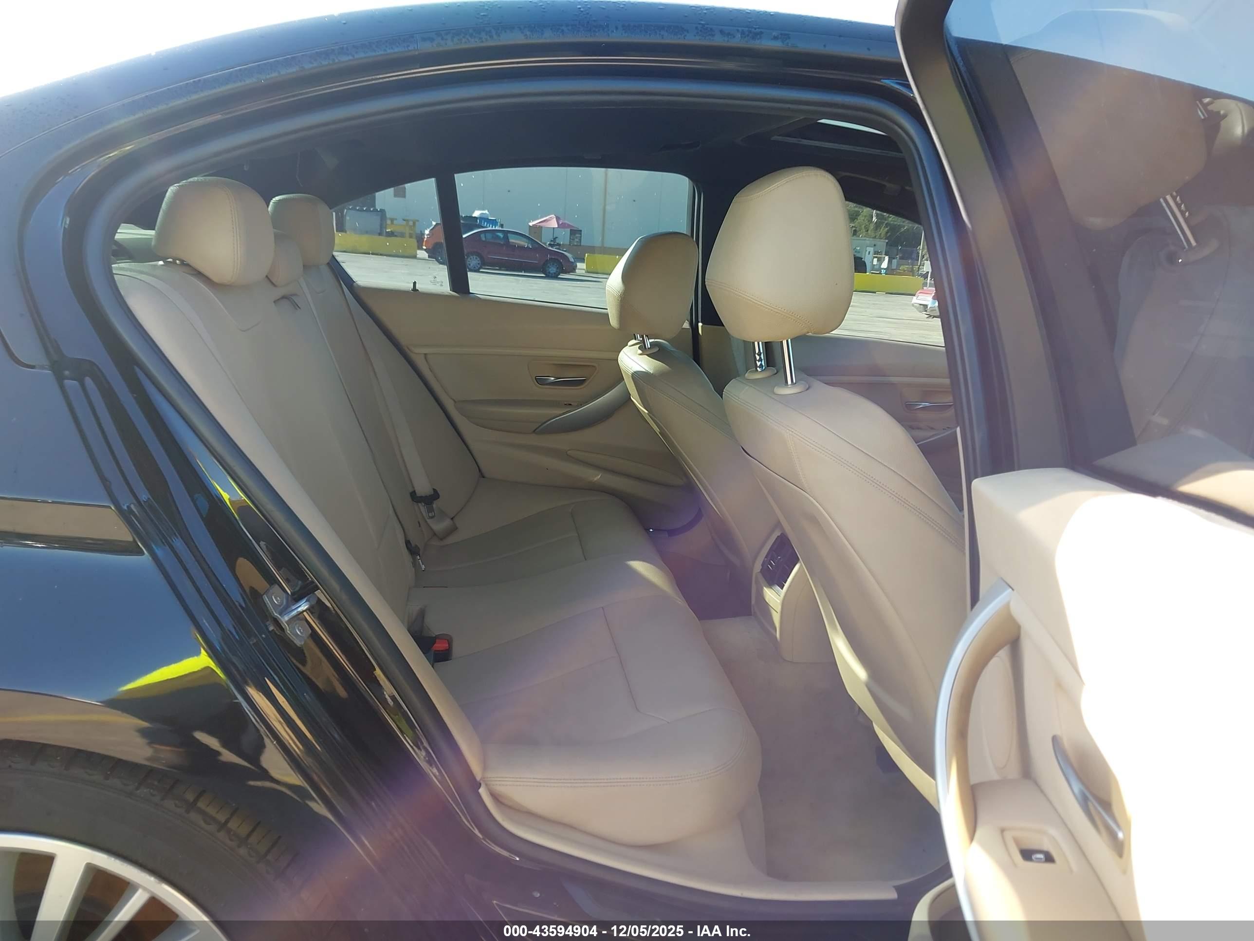 BMW 320I image 8