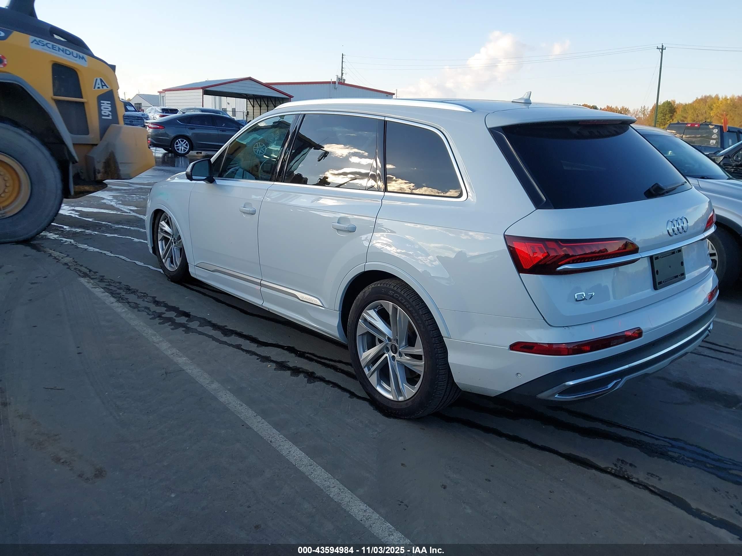 AUDI Q7 image 3