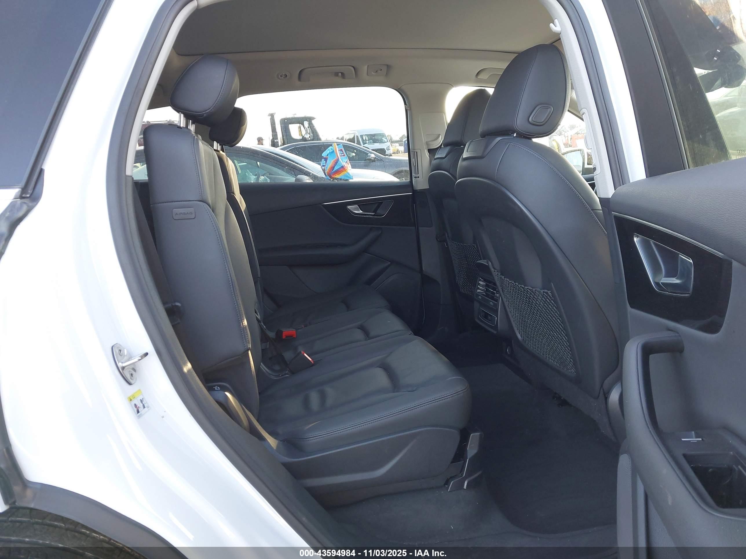AUDI Q7 image 8