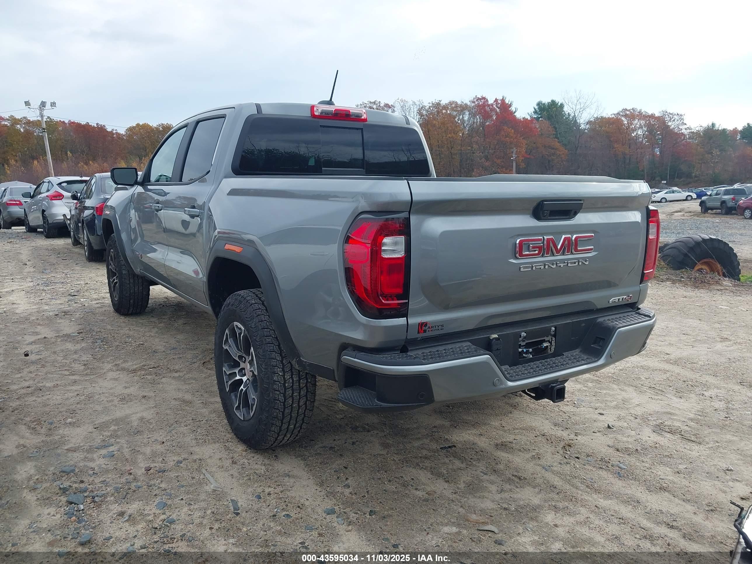 GMC CANYON image 3
