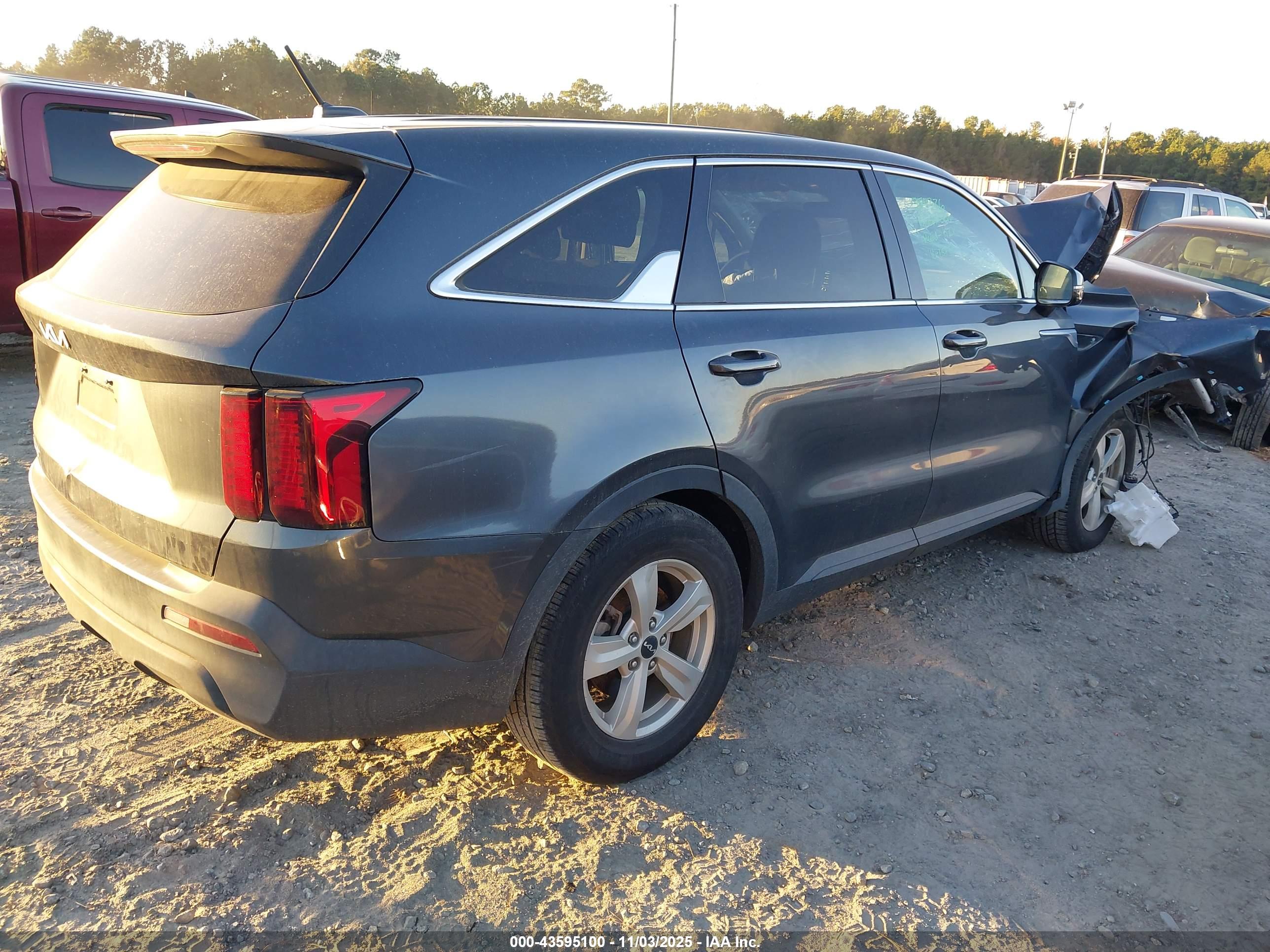 KIA SORENTO image 4