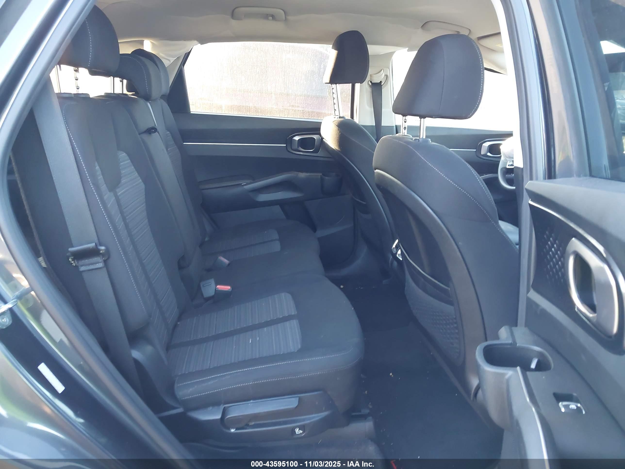 KIA SORENTO image 8
