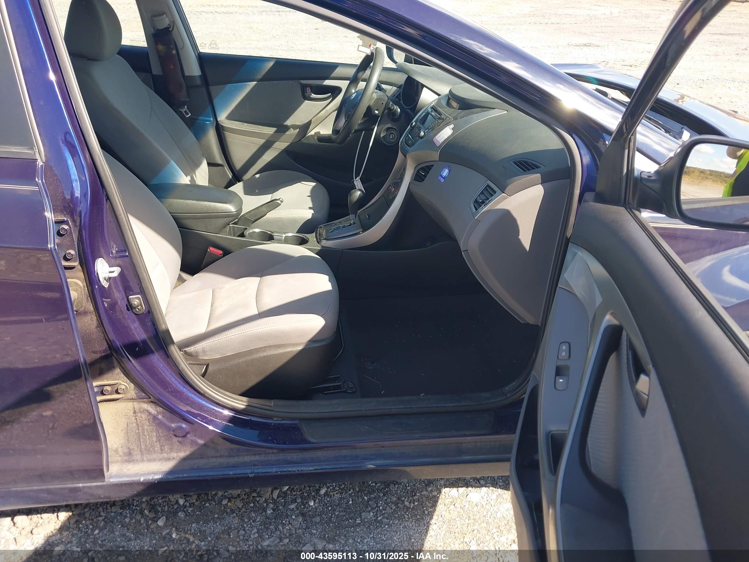 HYUNDAI ELANTRA image 5