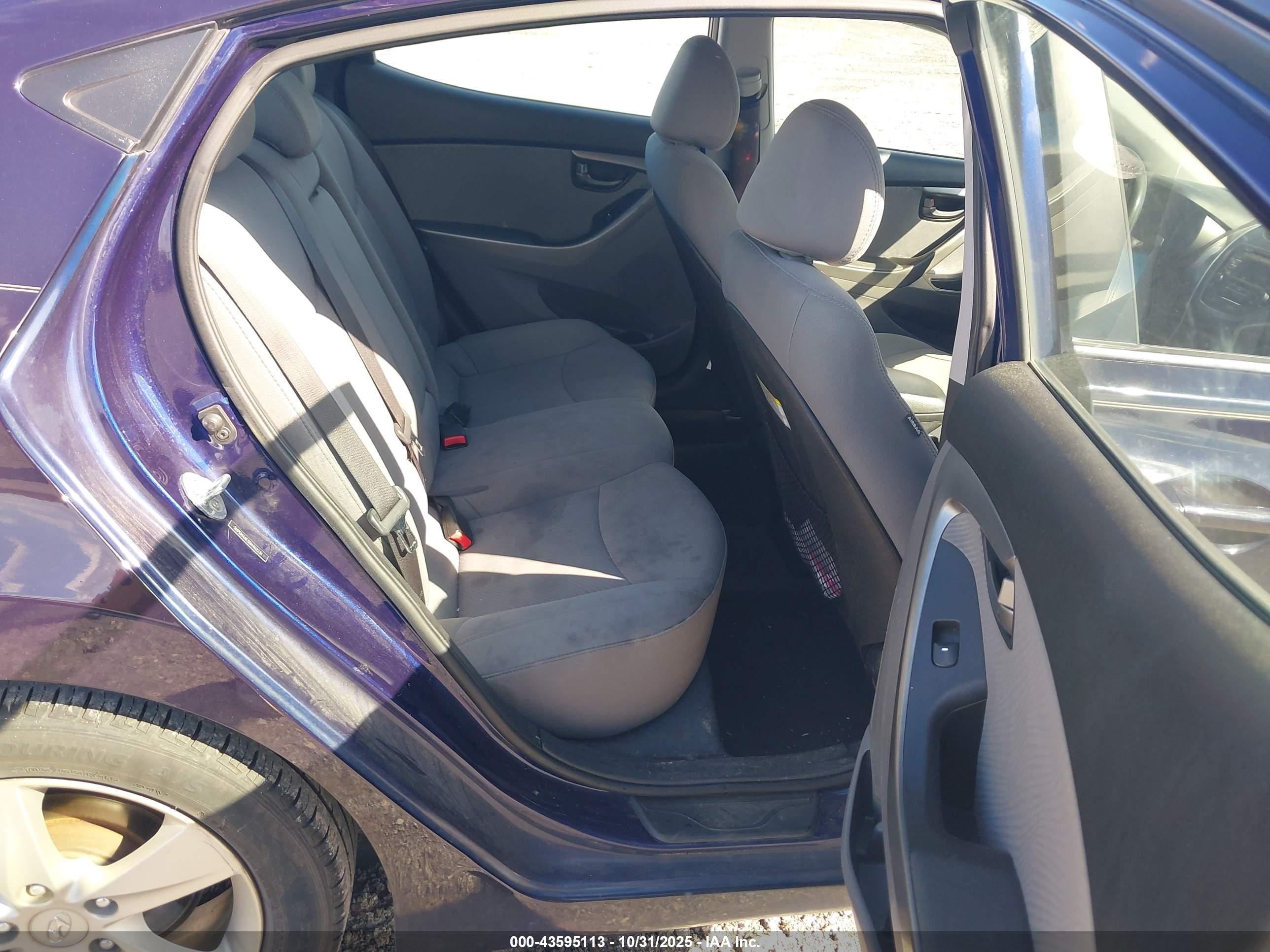 HYUNDAI ELANTRA image 8