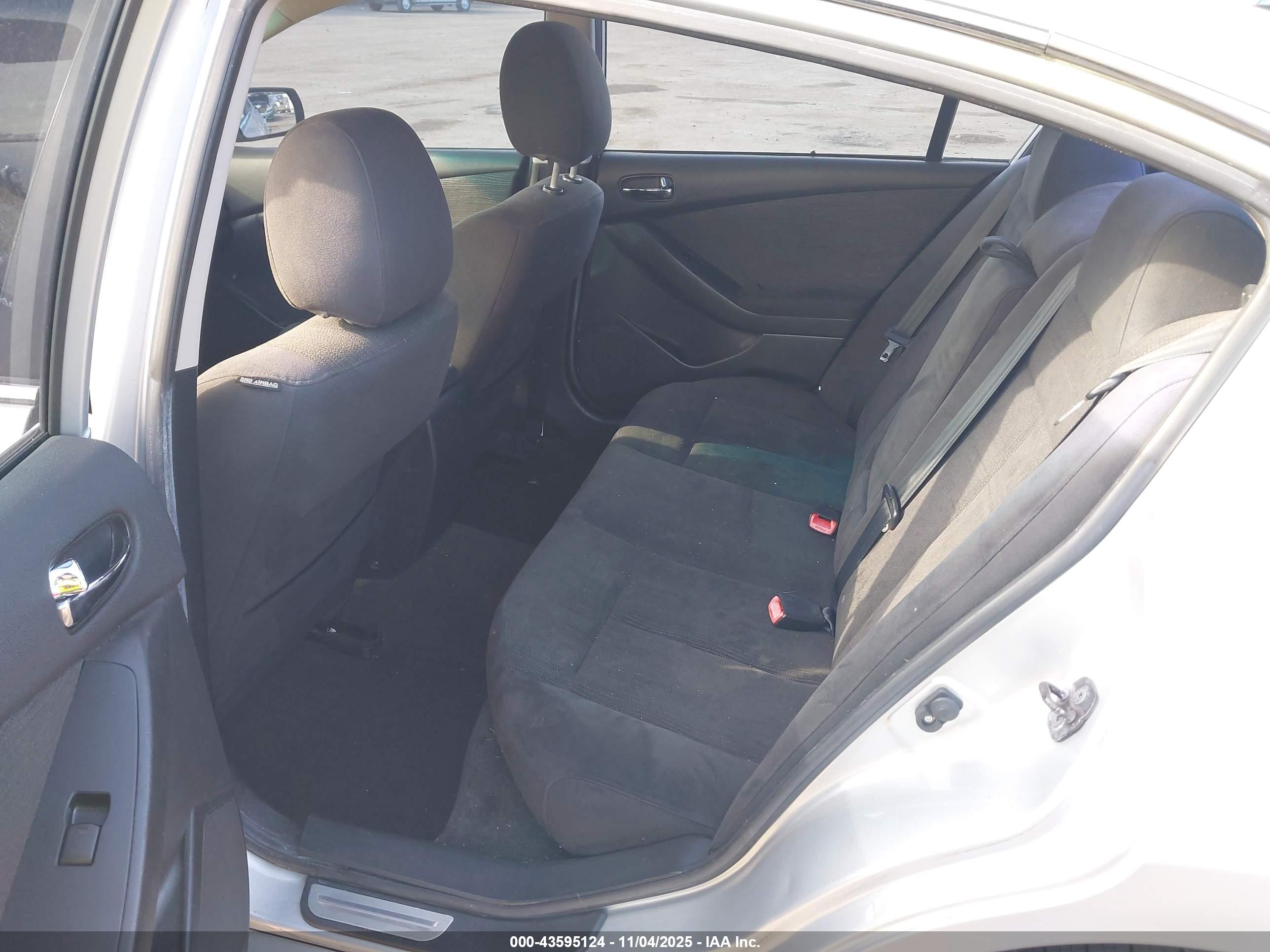 NISSAN ALTIMA image 8