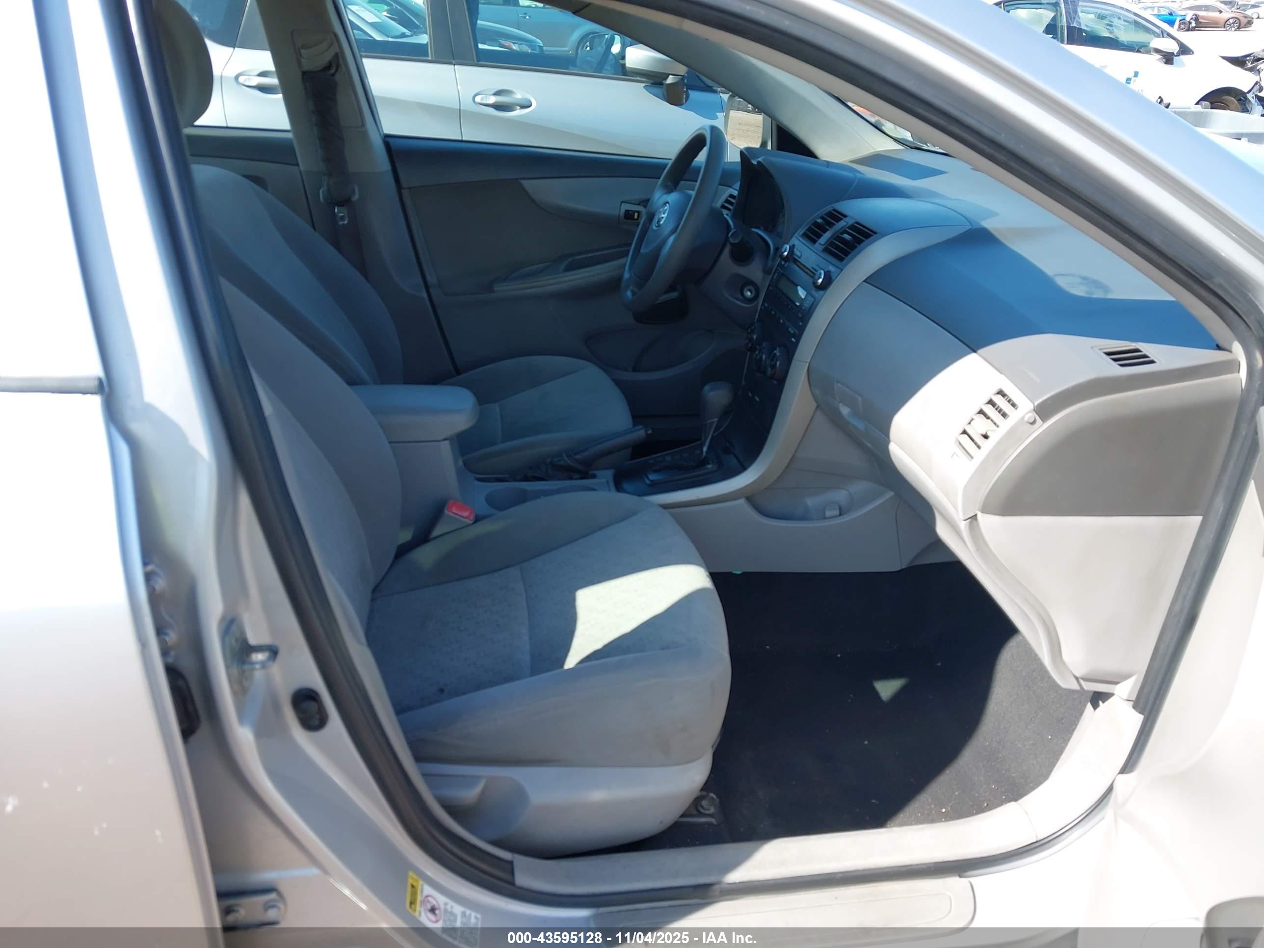 TOYOTA COROLLA image 5