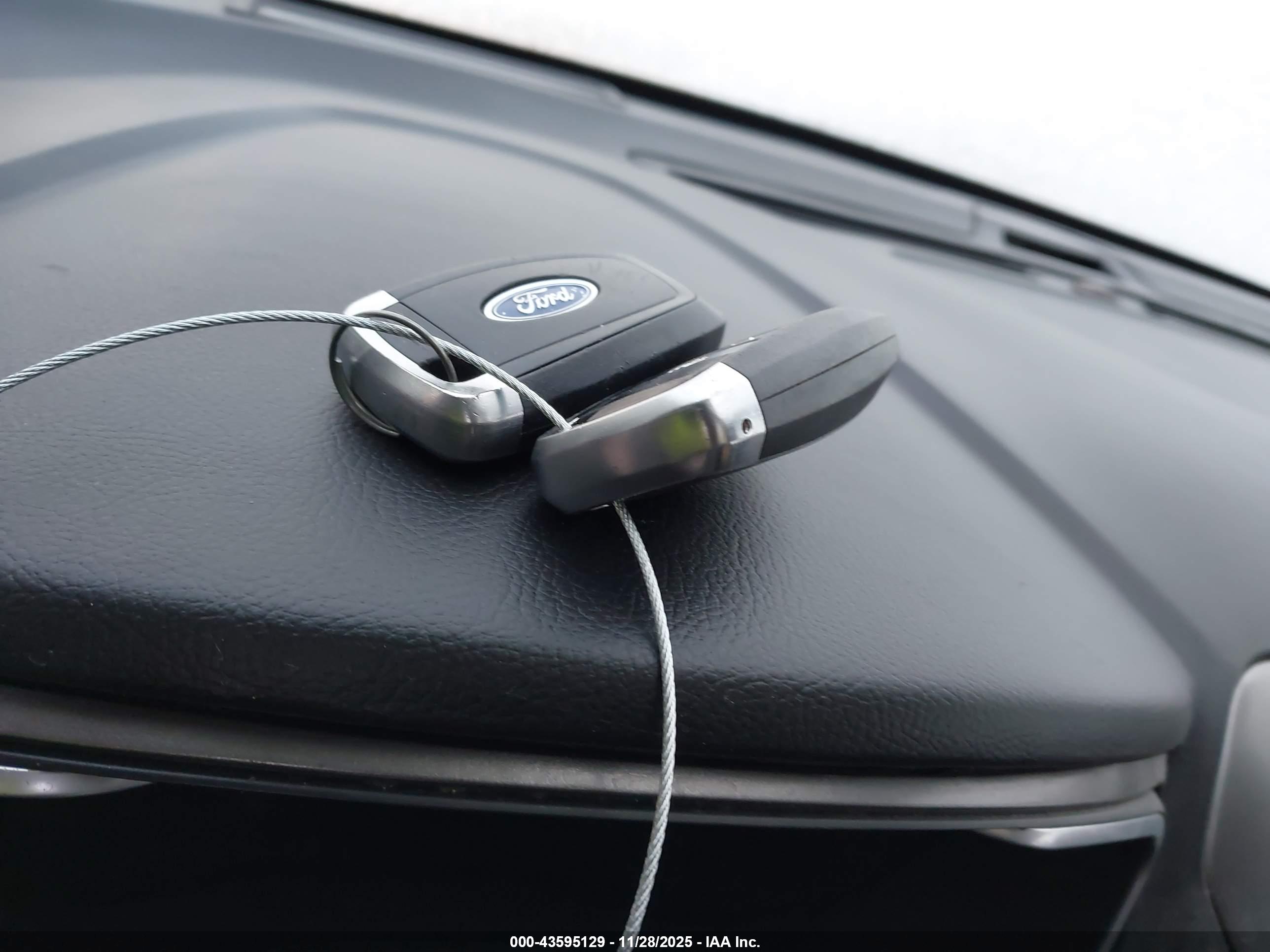 FORD FUSION image 11