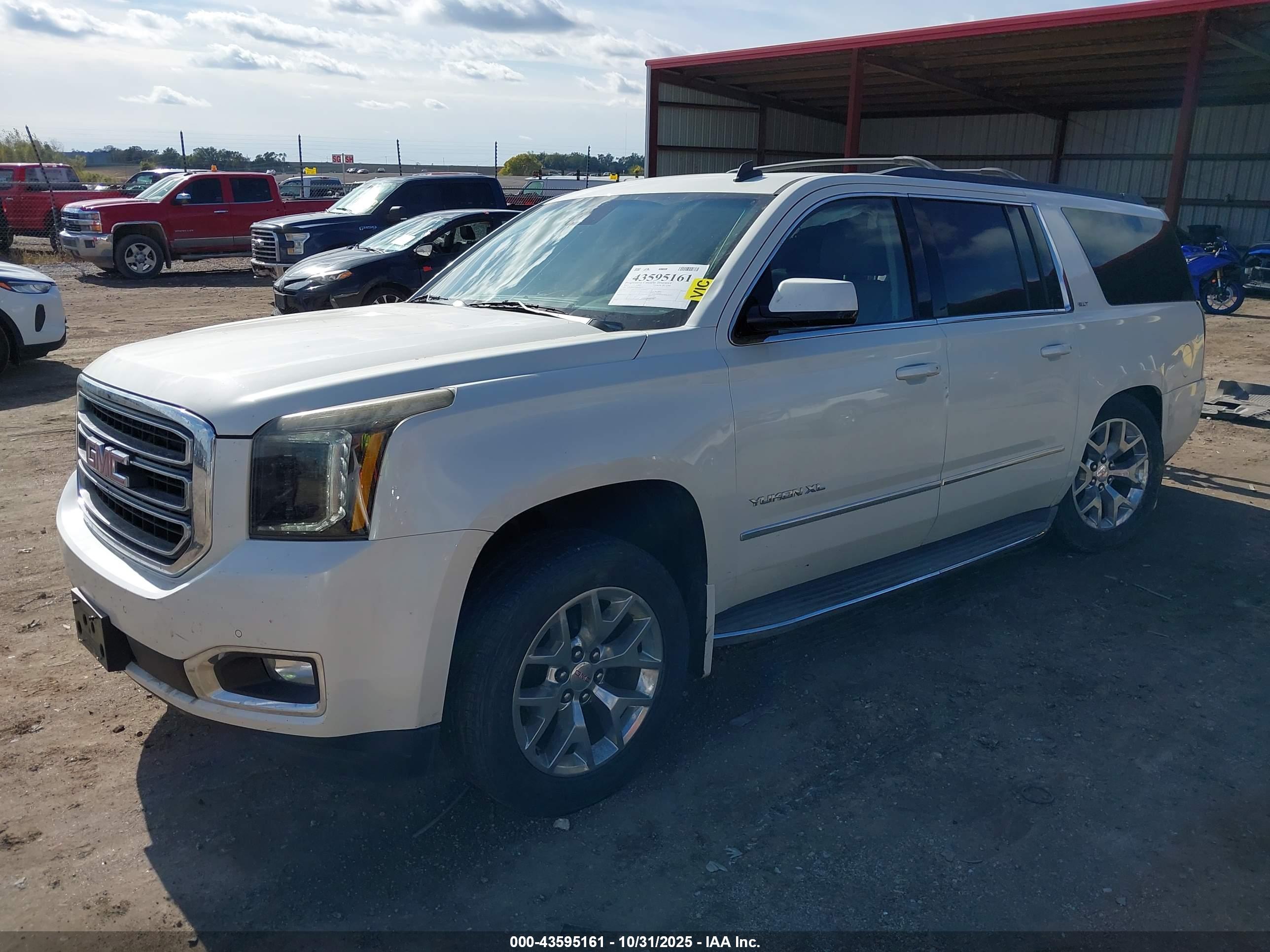 GMC YUKON image 2