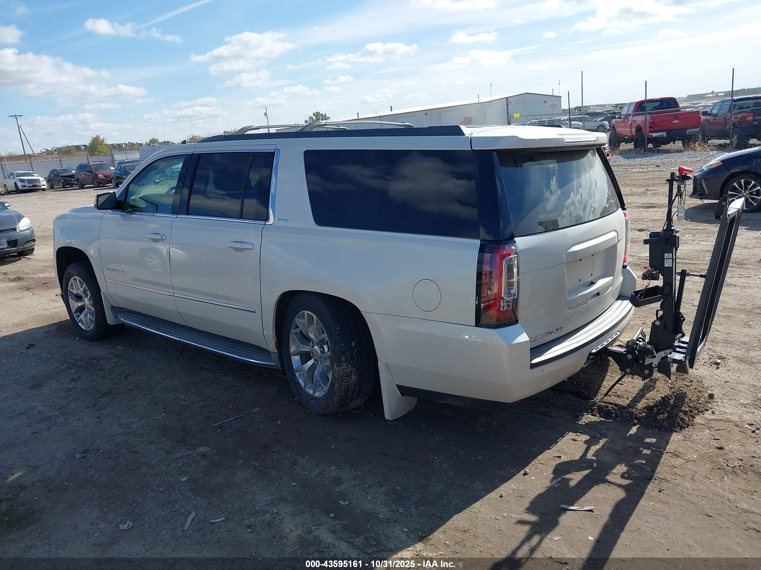 GMC YUKON image 3