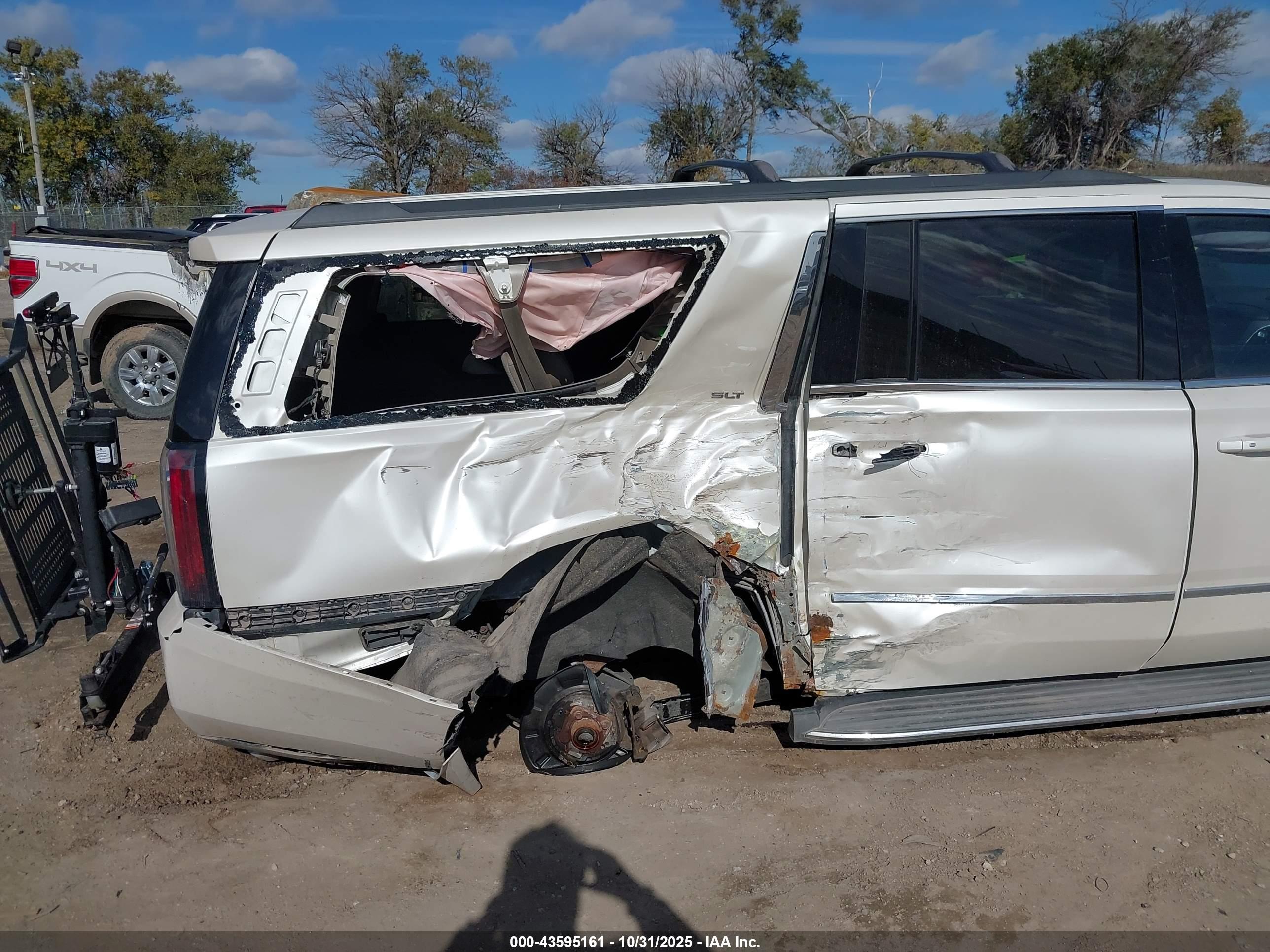 GMC YUKON image 6