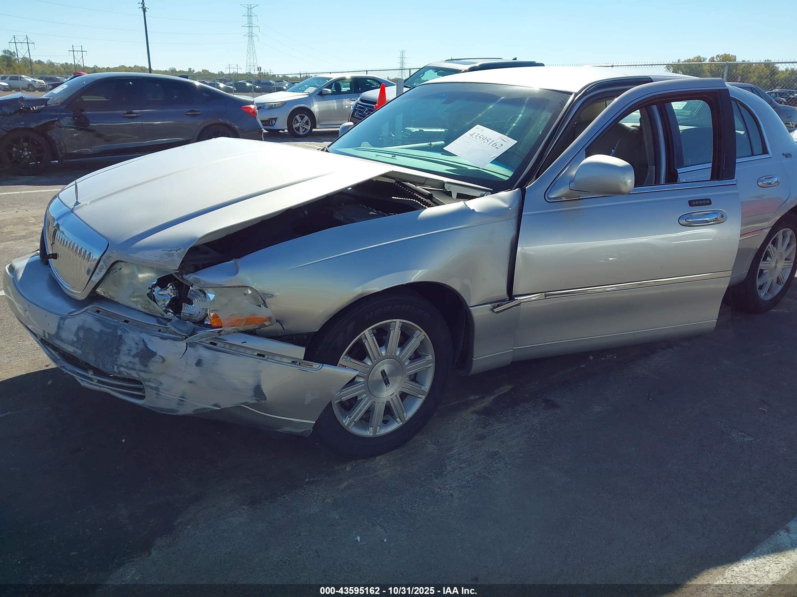 LINCOLN TOWN image 2