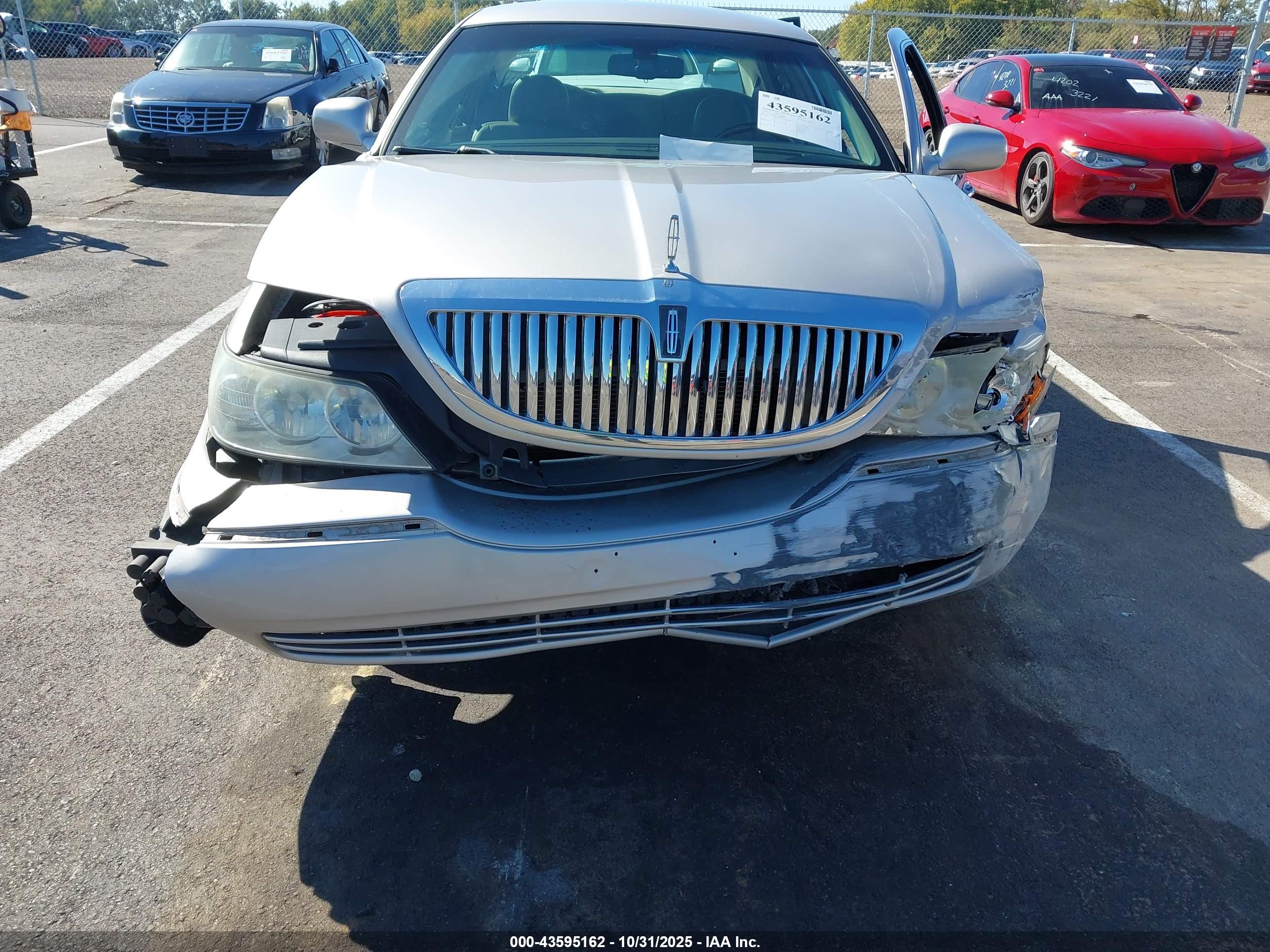 LINCOLN TOWN image 6