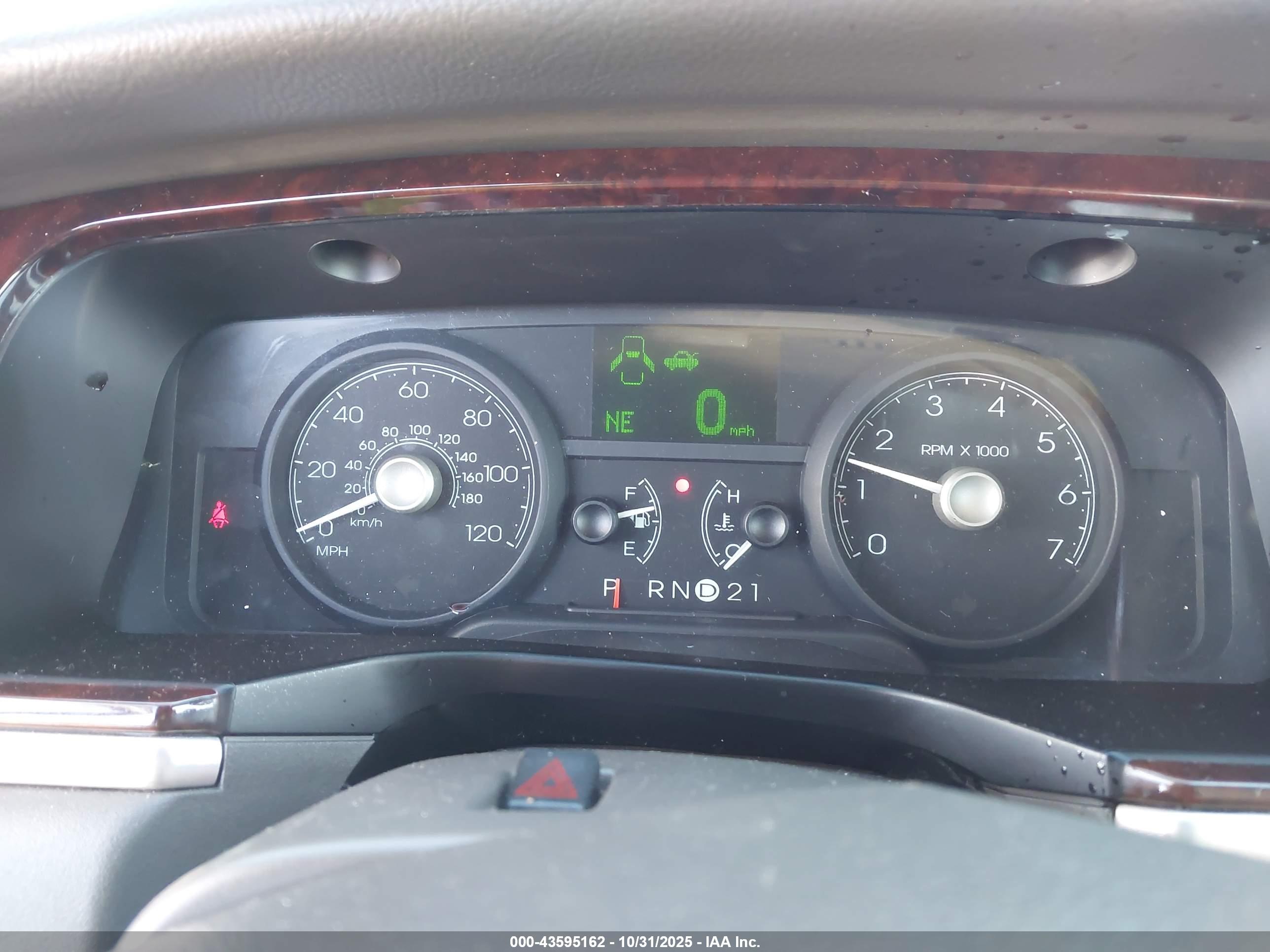 LINCOLN TOWN image 7