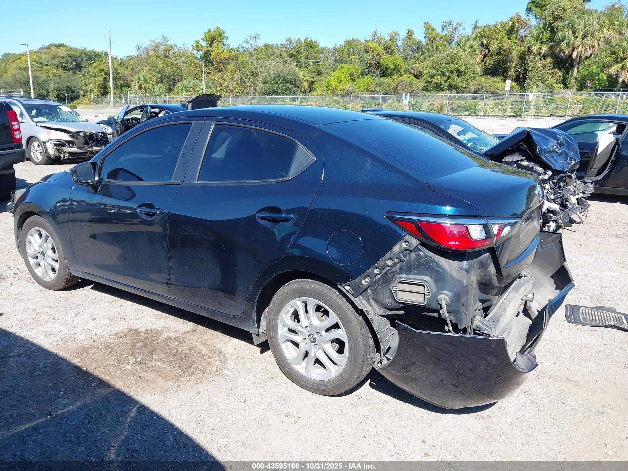 TOYOTA YARIS image 3