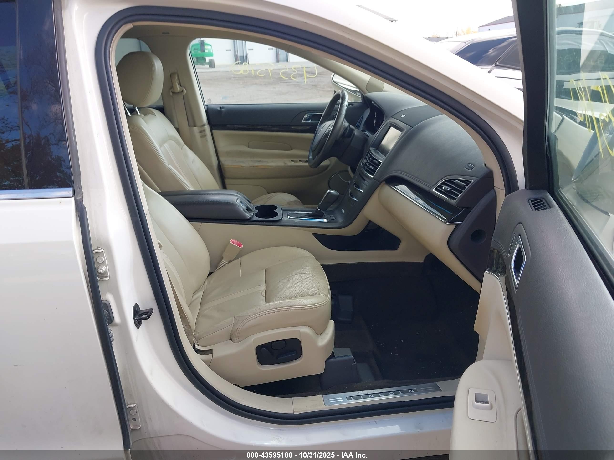 LINCOLN MKT image 5