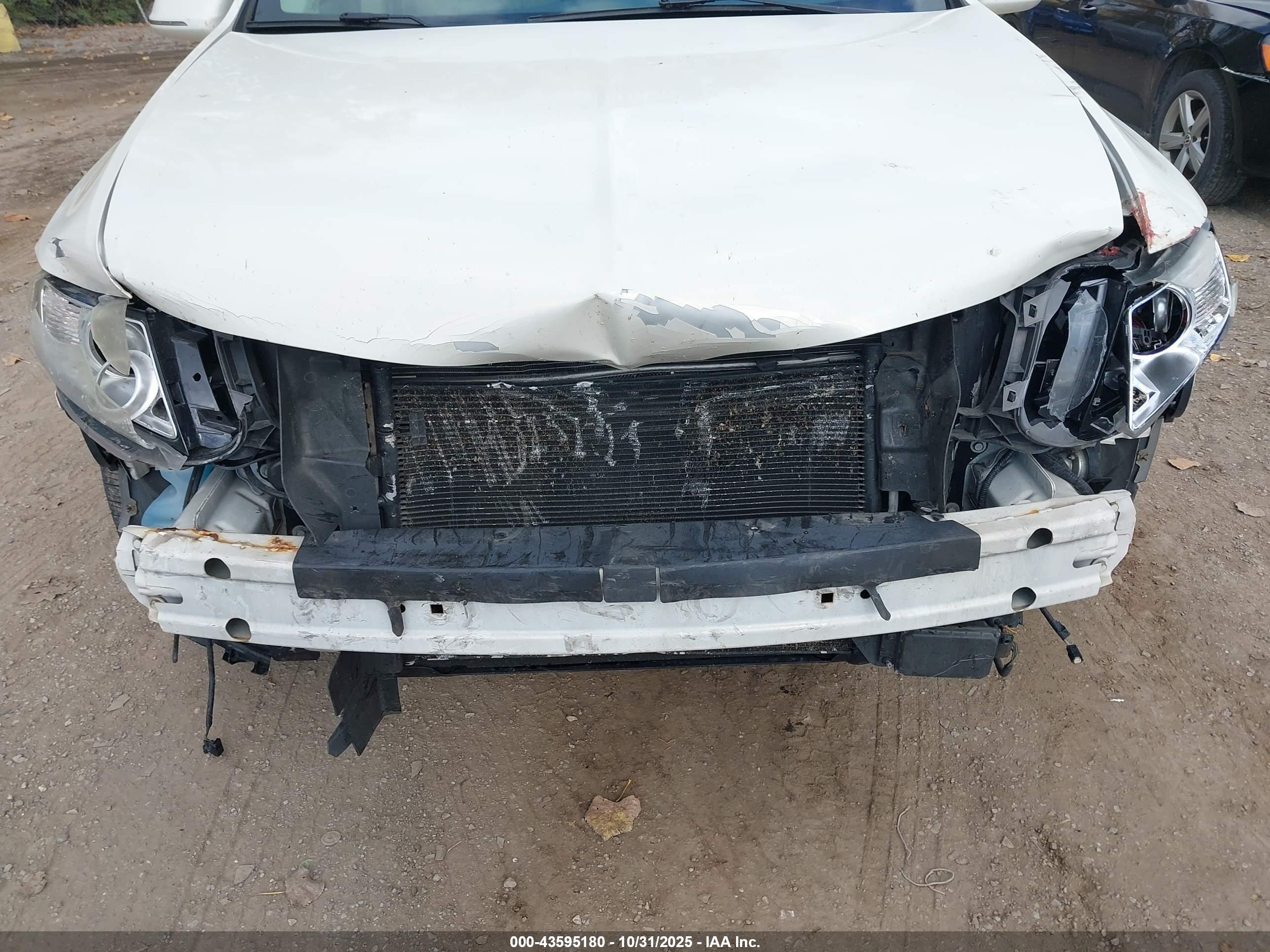LINCOLN MKT image 6
