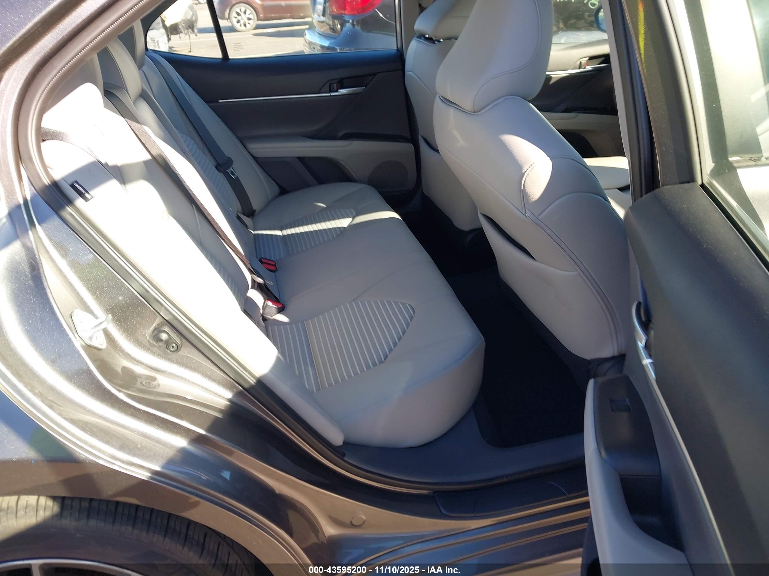 TOYOTA CAMRY image 8