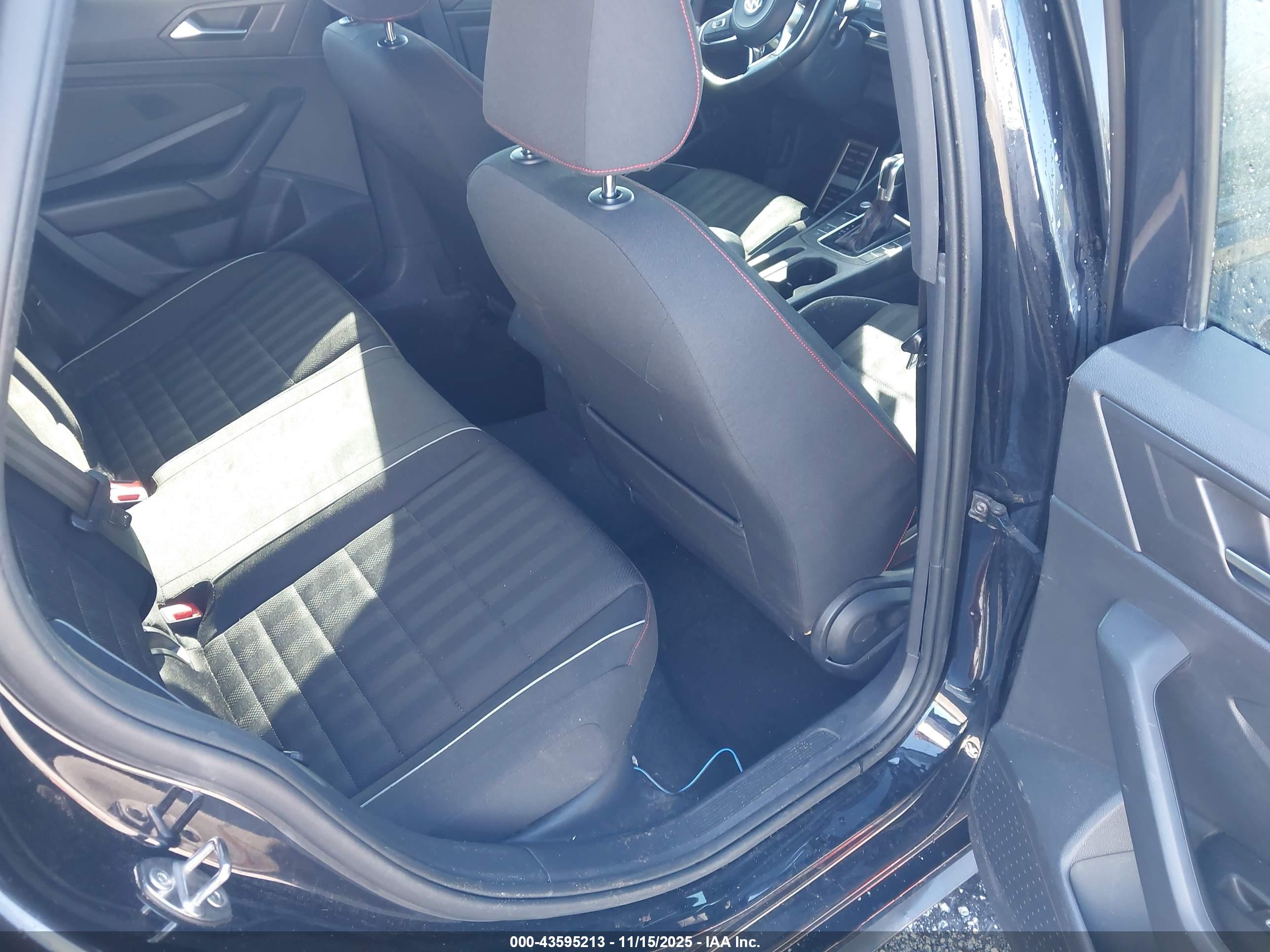 VOLKSWAGEN JETTA image 8