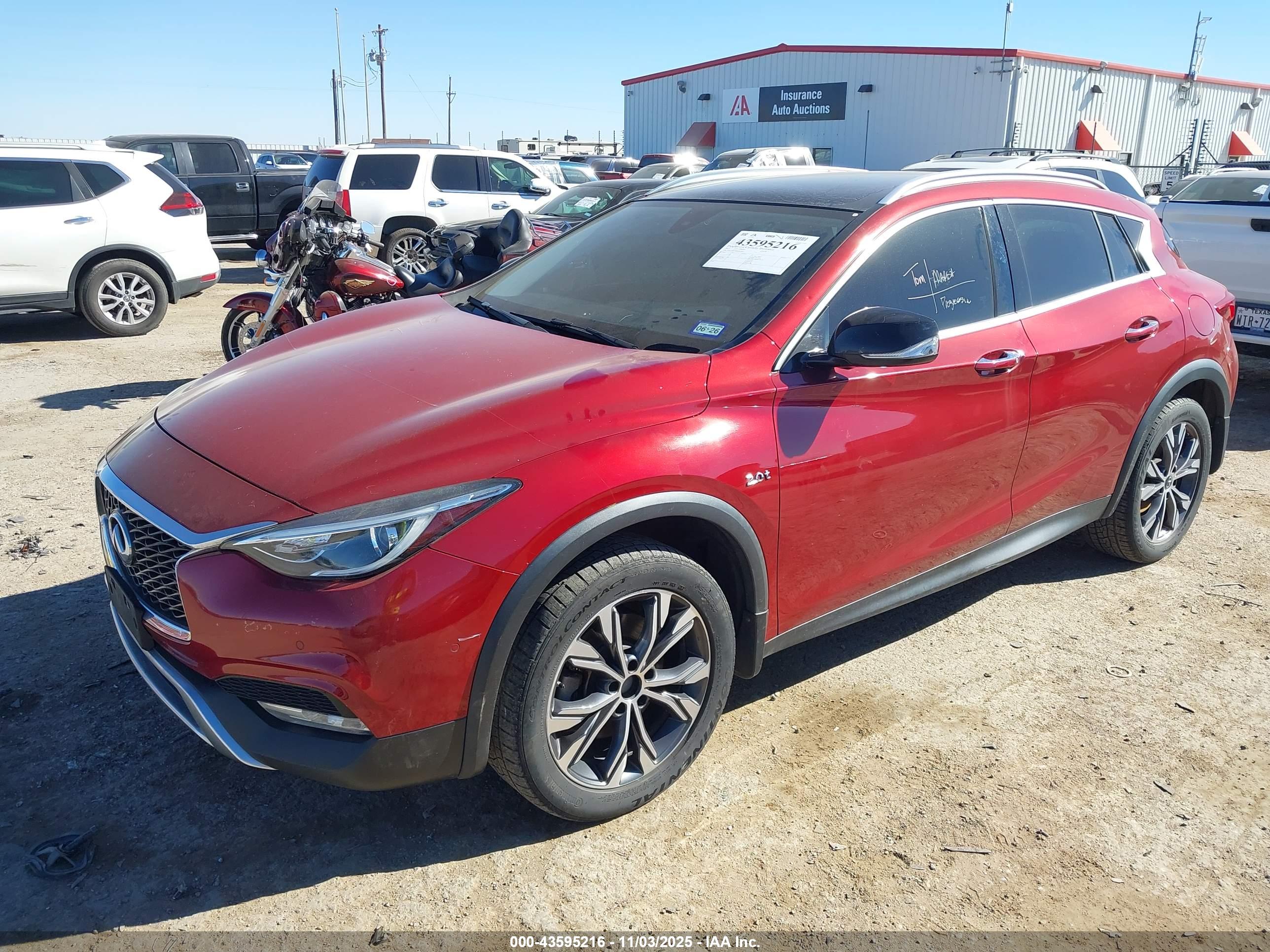 INFINITI QX30 image 2