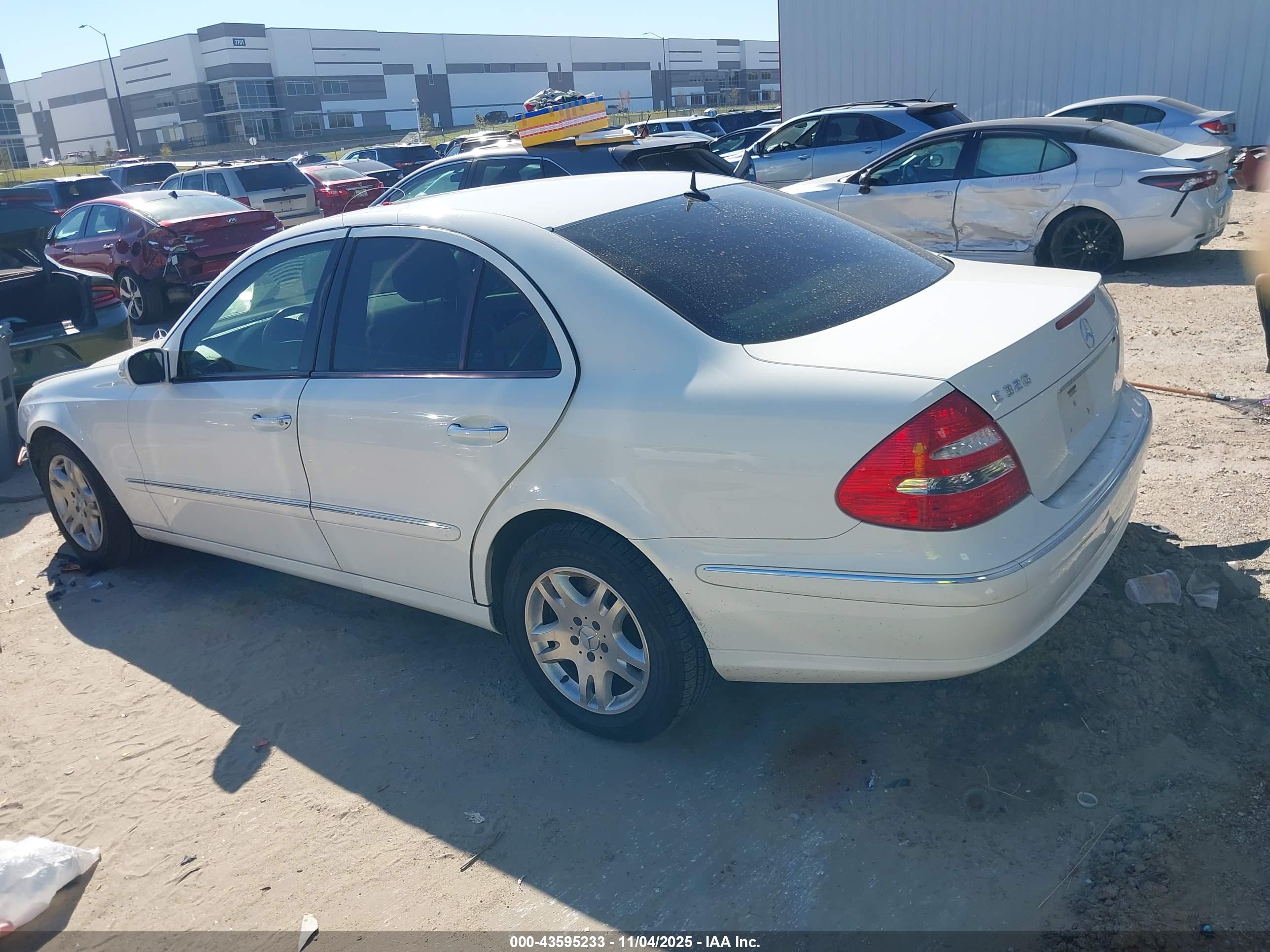 MERCEDES-BENZ E image 3