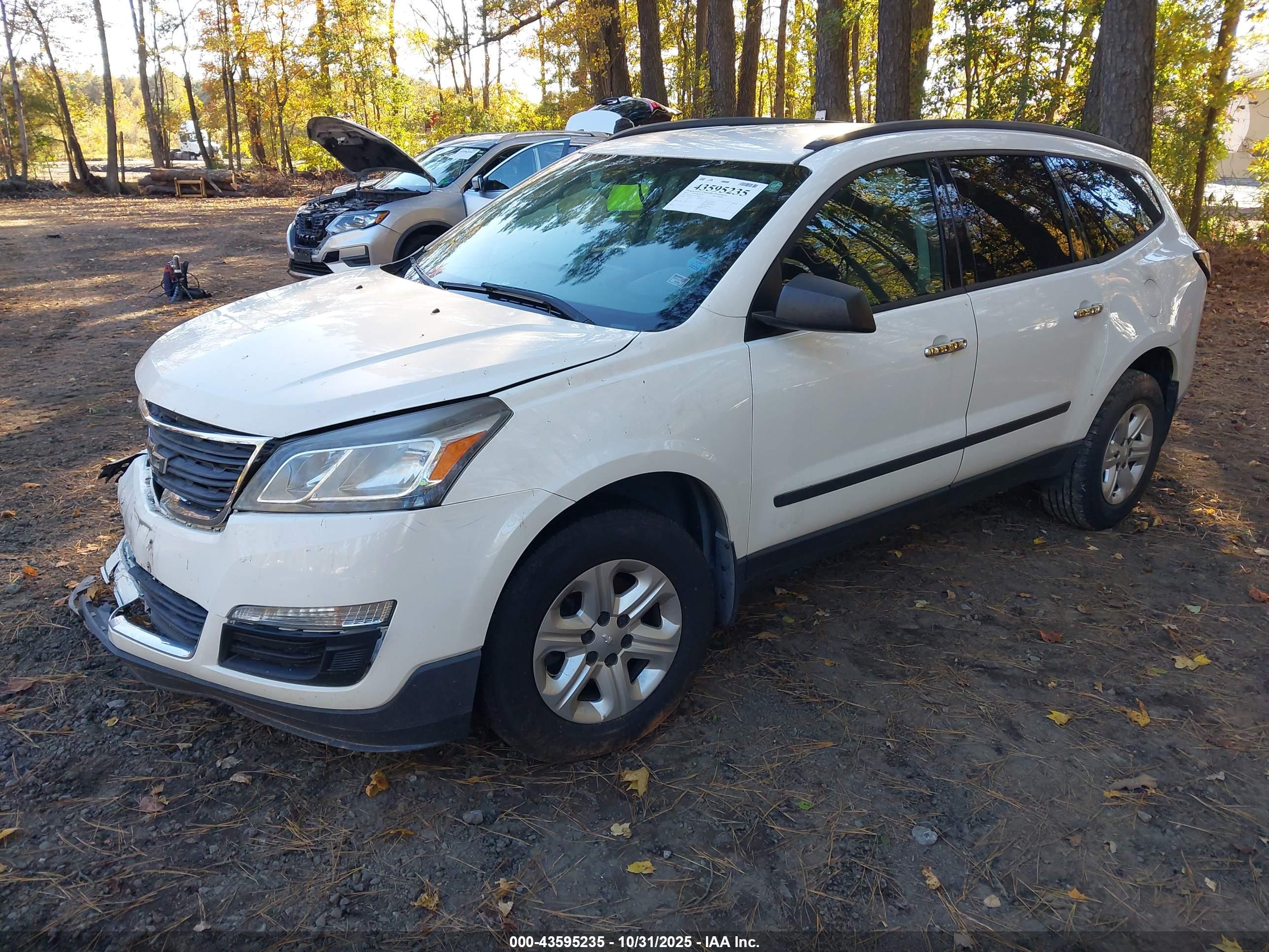 CHEVROLET TRAVERSE image 2