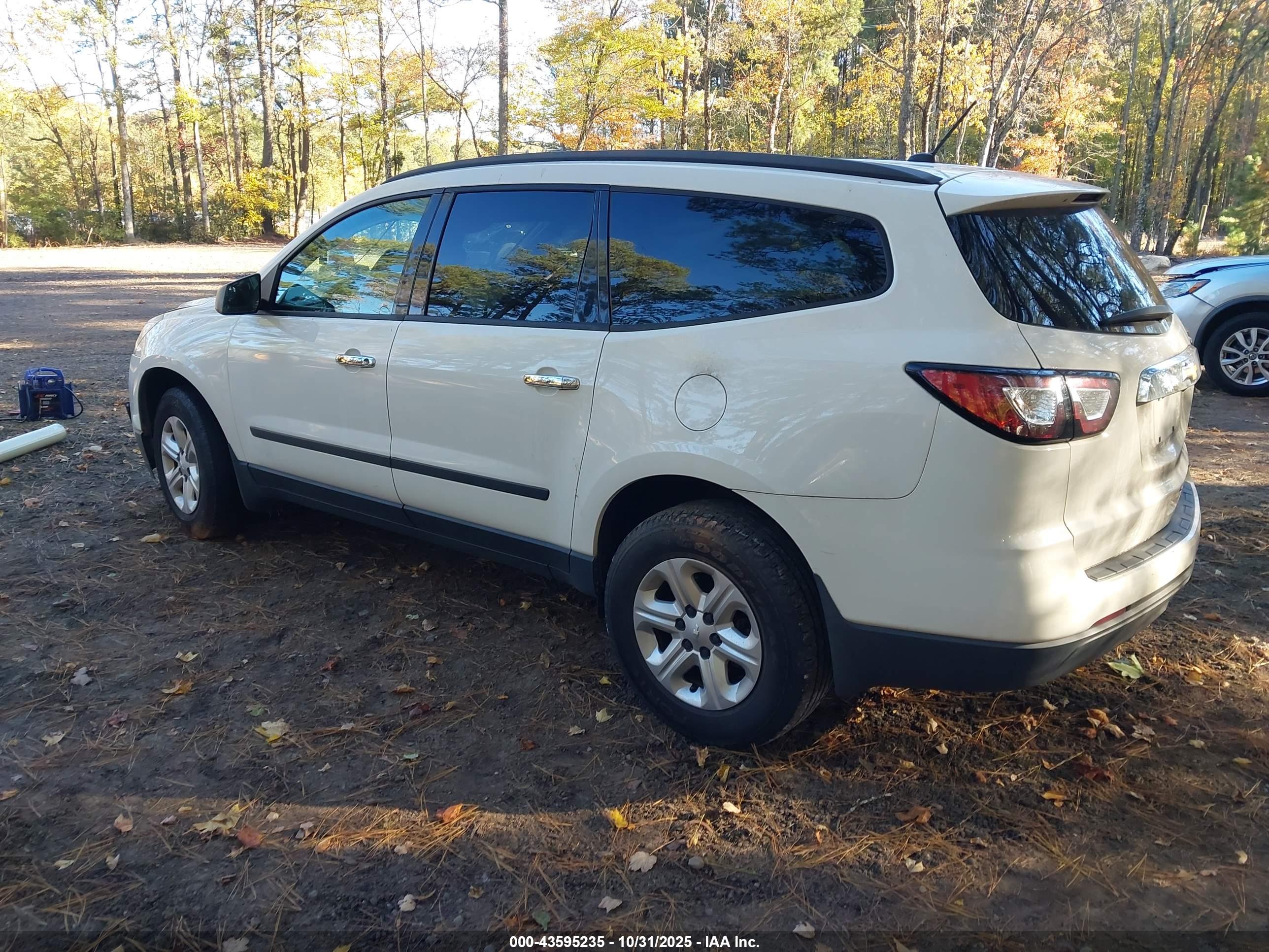 CHEVROLET TRAVERSE image 3