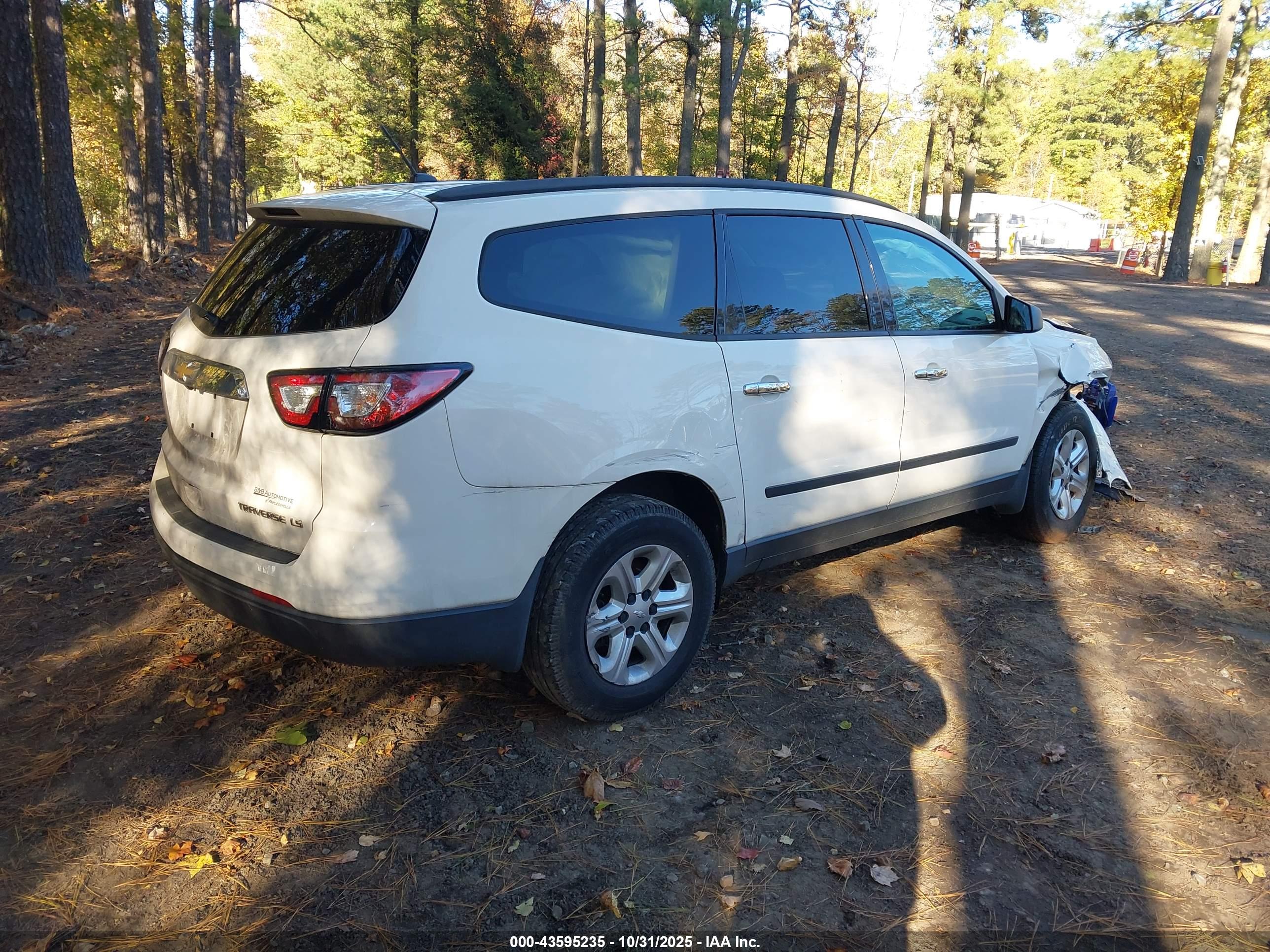 CHEVROLET TRAVERSE image 4
