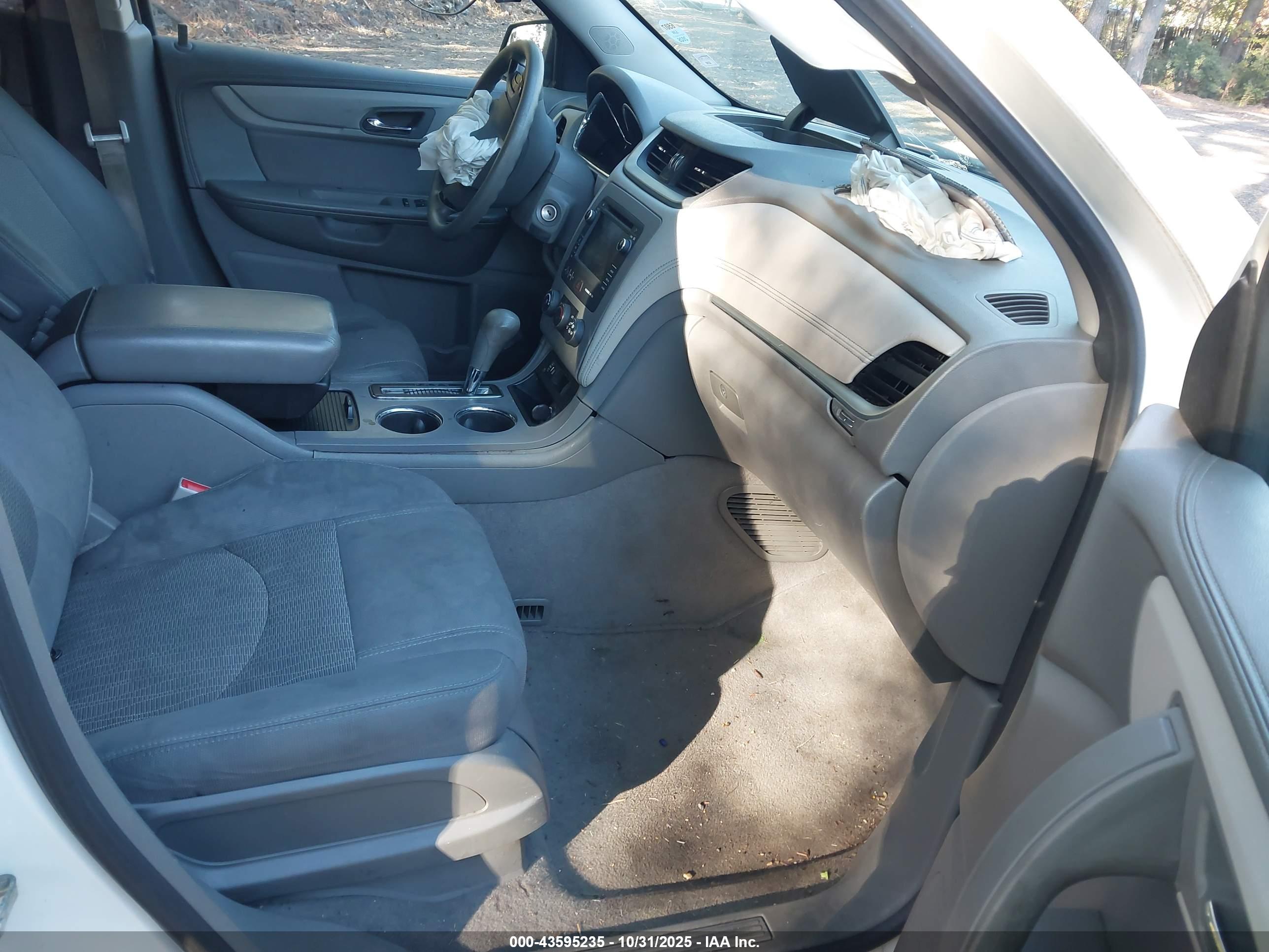 CHEVROLET TRAVERSE image 5