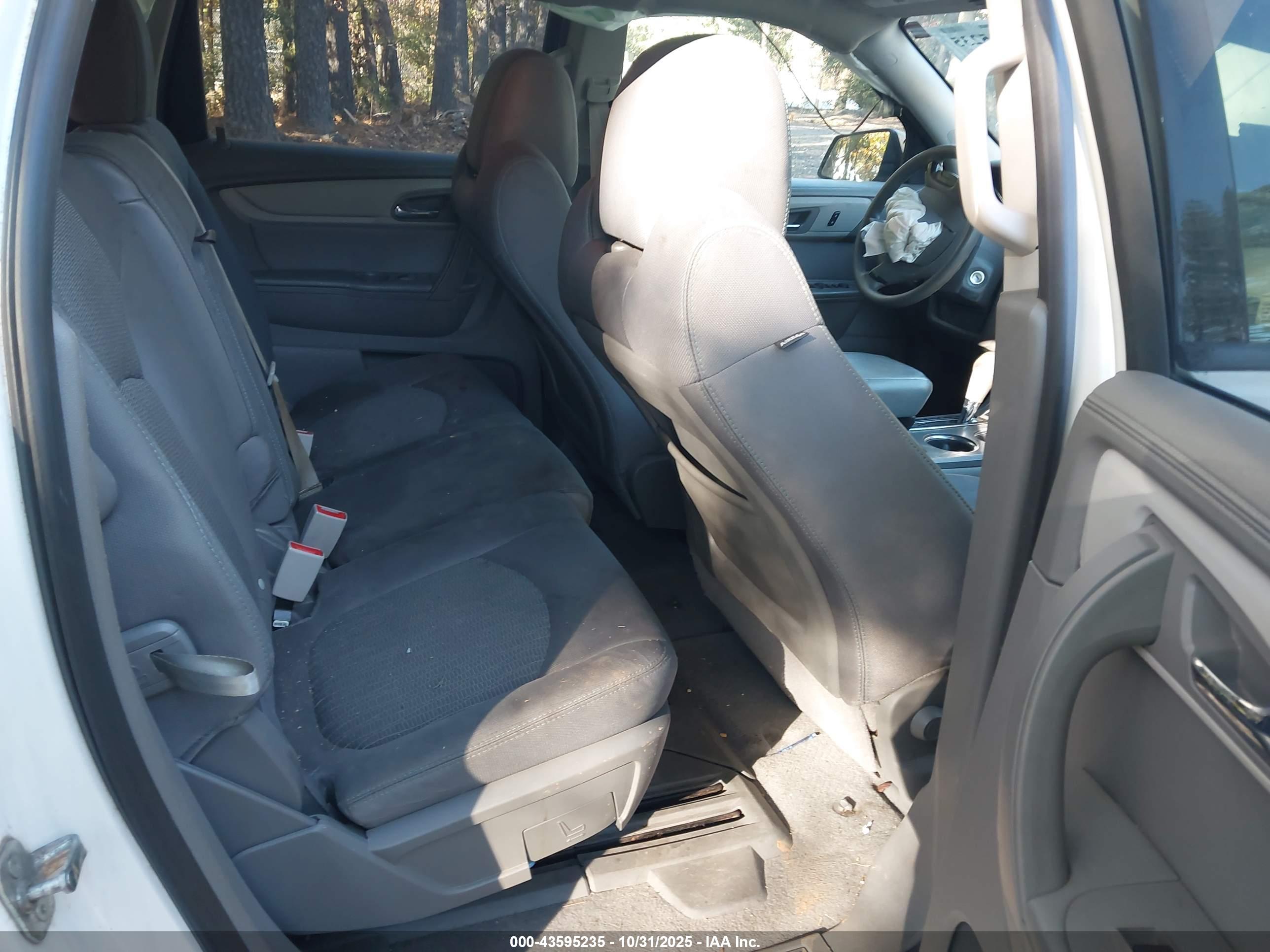CHEVROLET TRAVERSE image 8