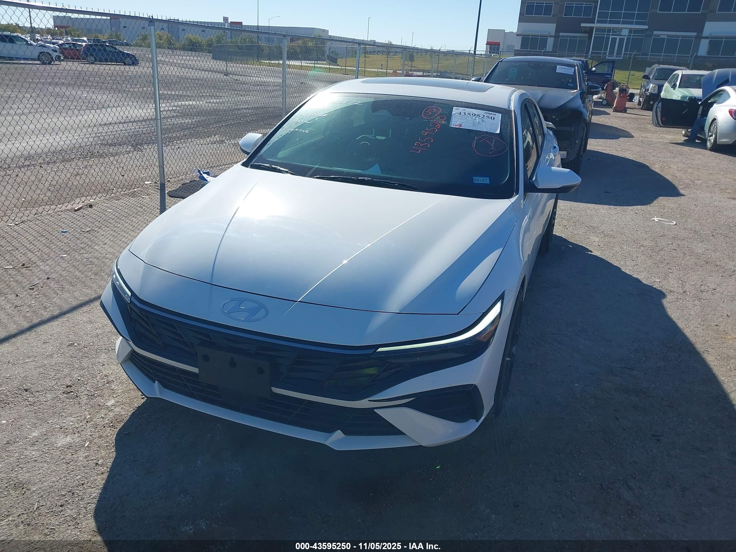 HYUNDAI ELANTRA image 2