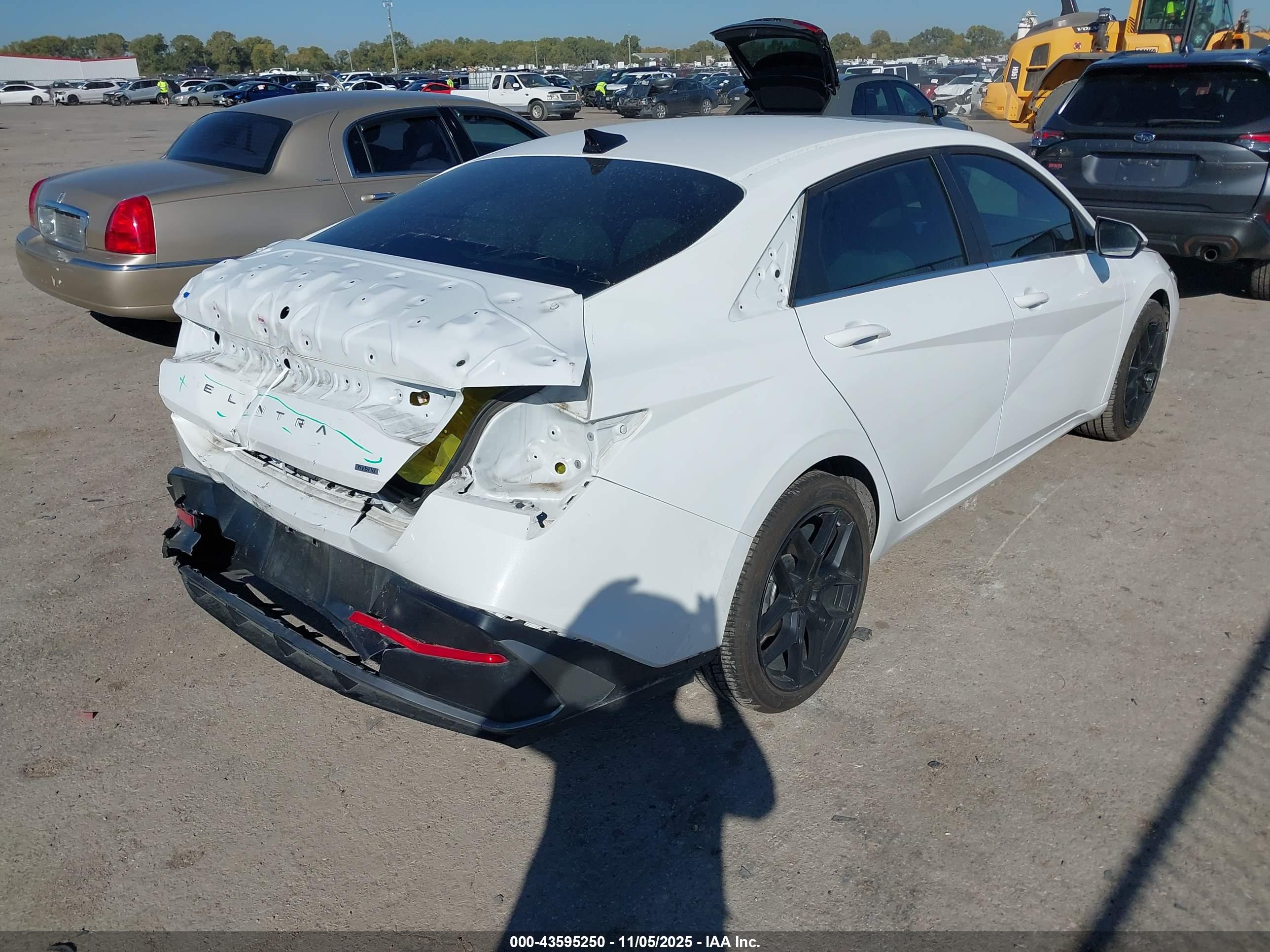 HYUNDAI ELANTRA image 4
