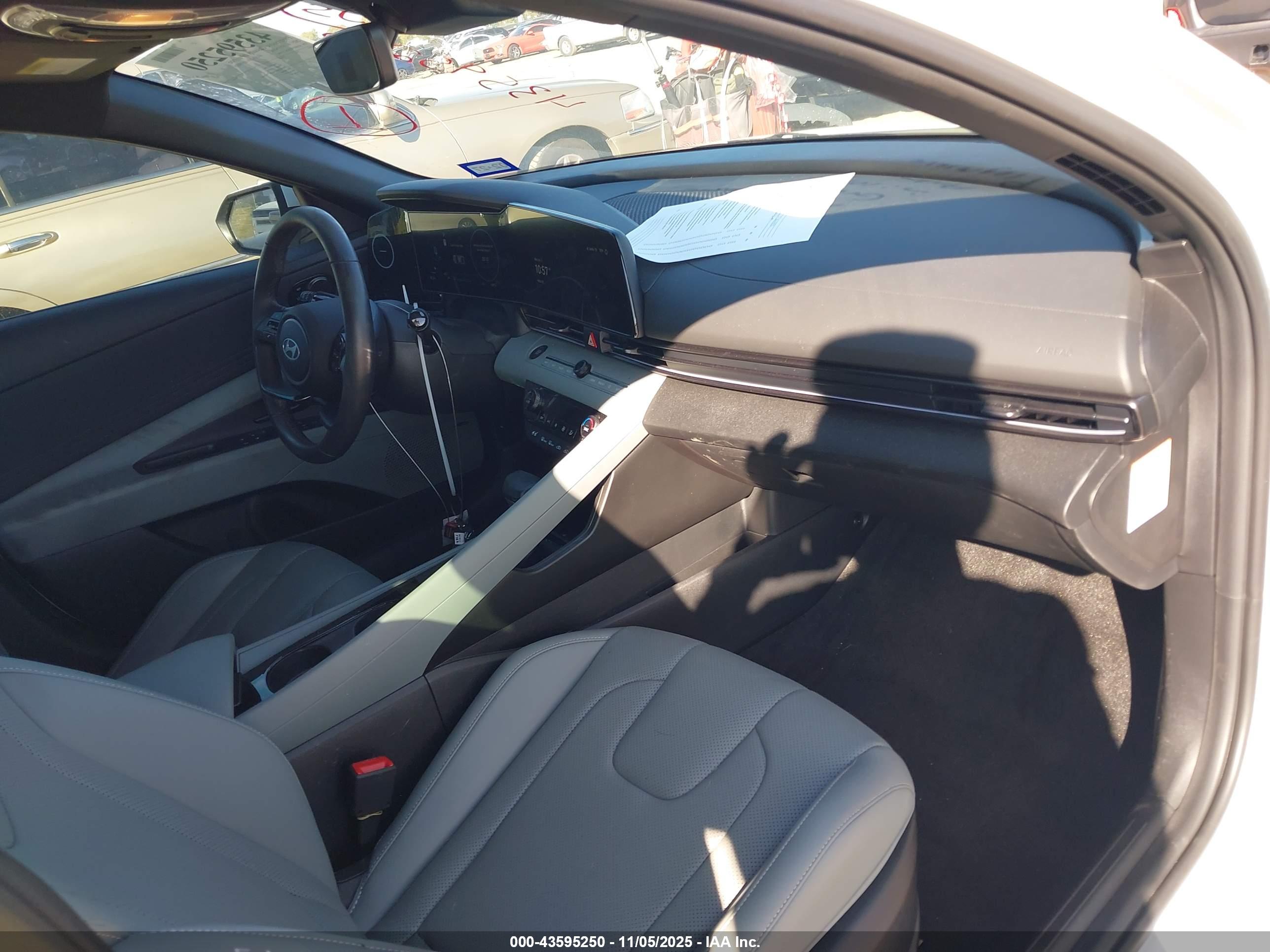 HYUNDAI ELANTRA image 5