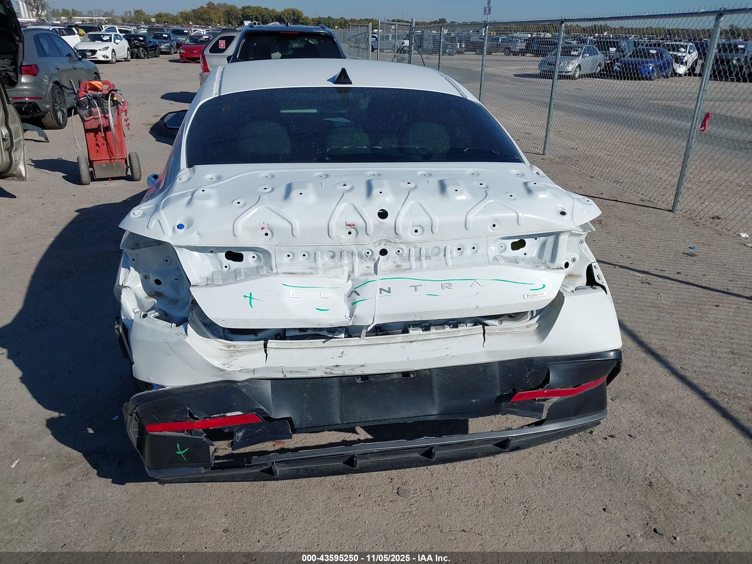 HYUNDAI ELANTRA image 6