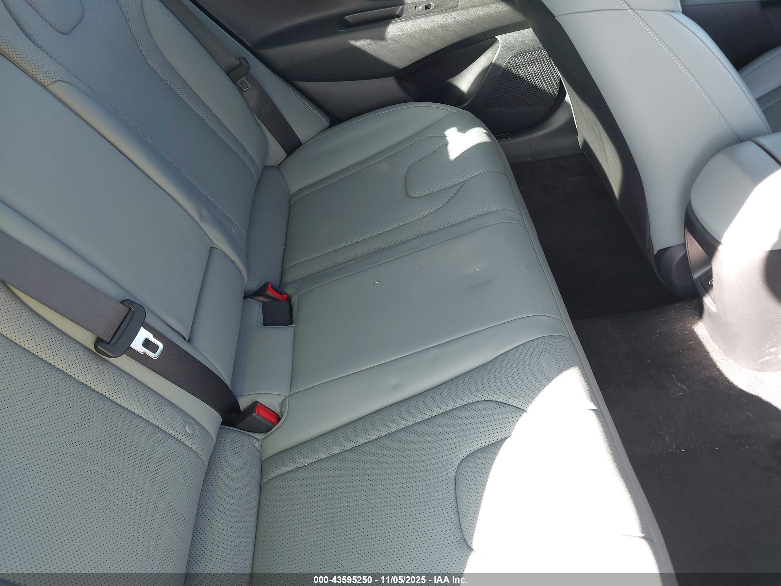 HYUNDAI ELANTRA image 8