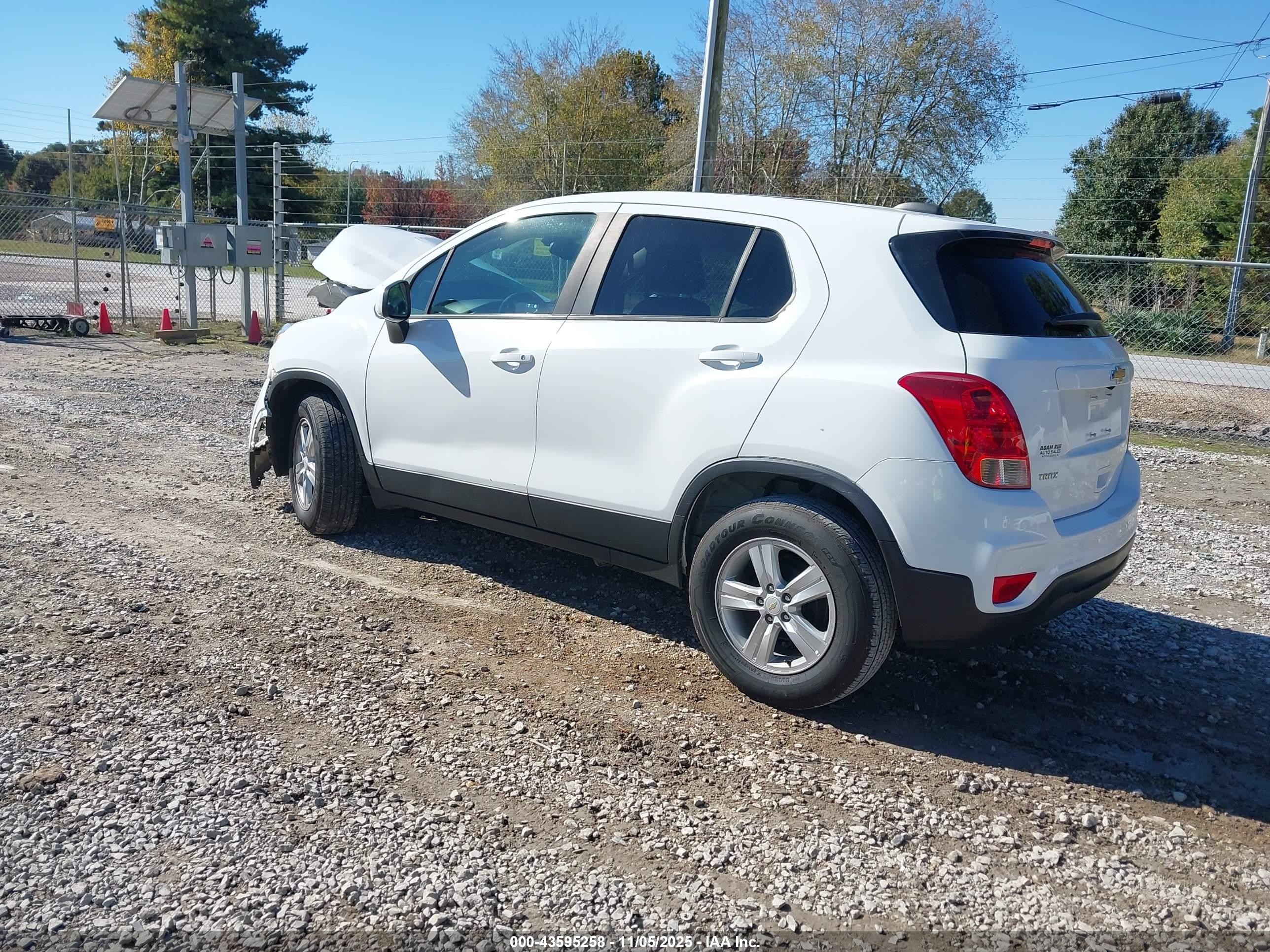 CHEVROLET TRAX image 3