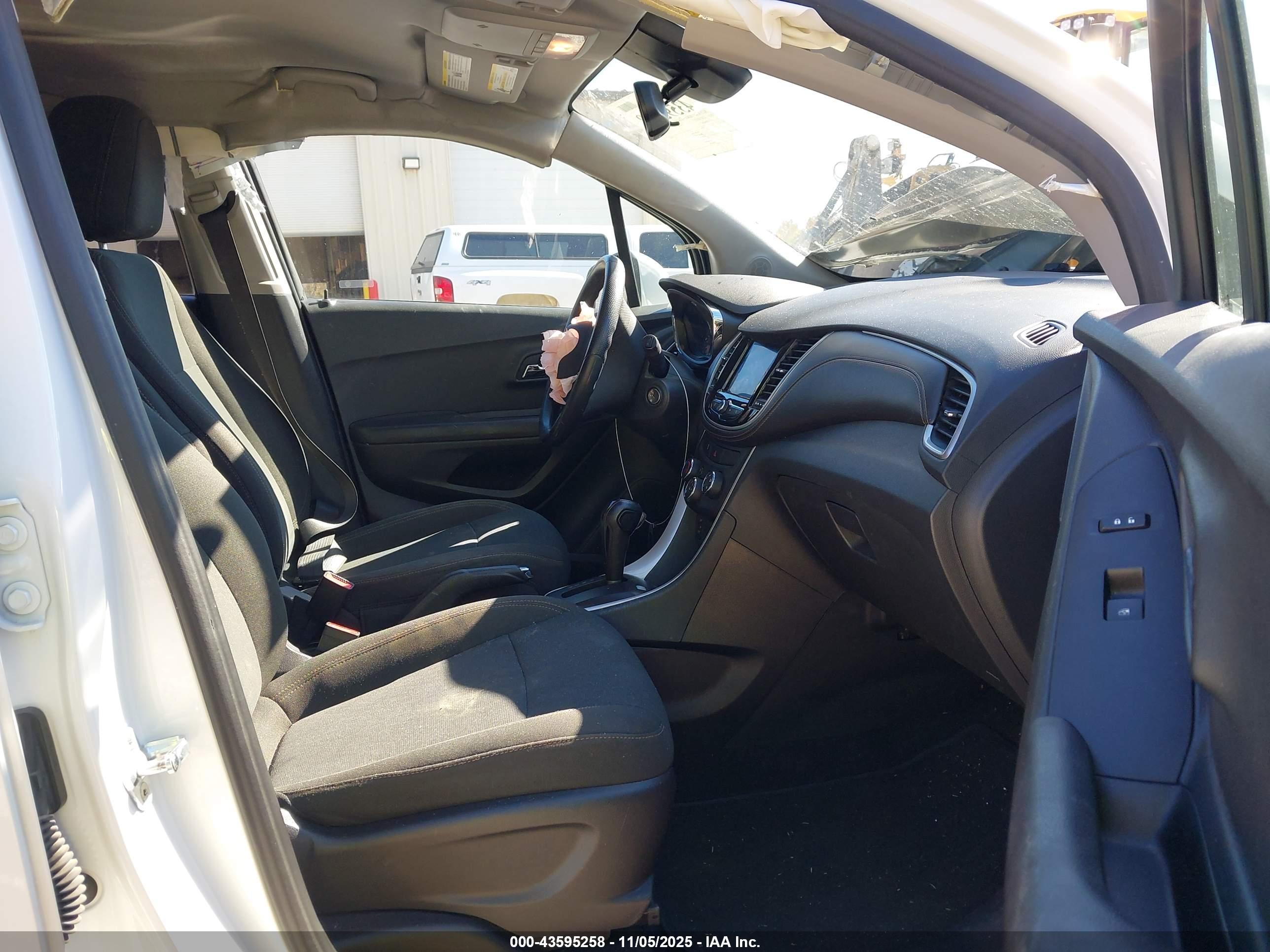CHEVROLET TRAX image 5